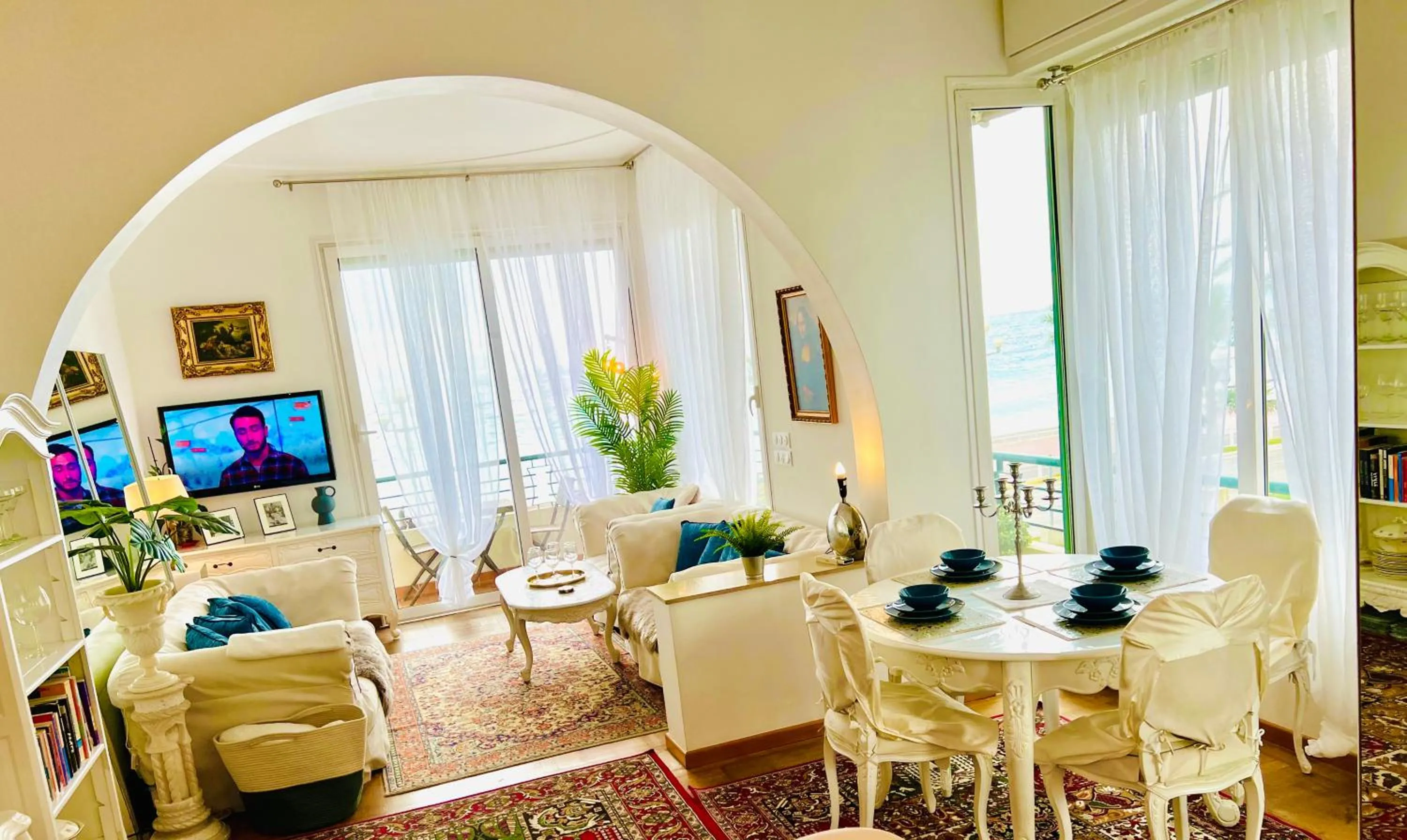 Endless Stunning Mediterranean Sea Views Promenade Des Anglais