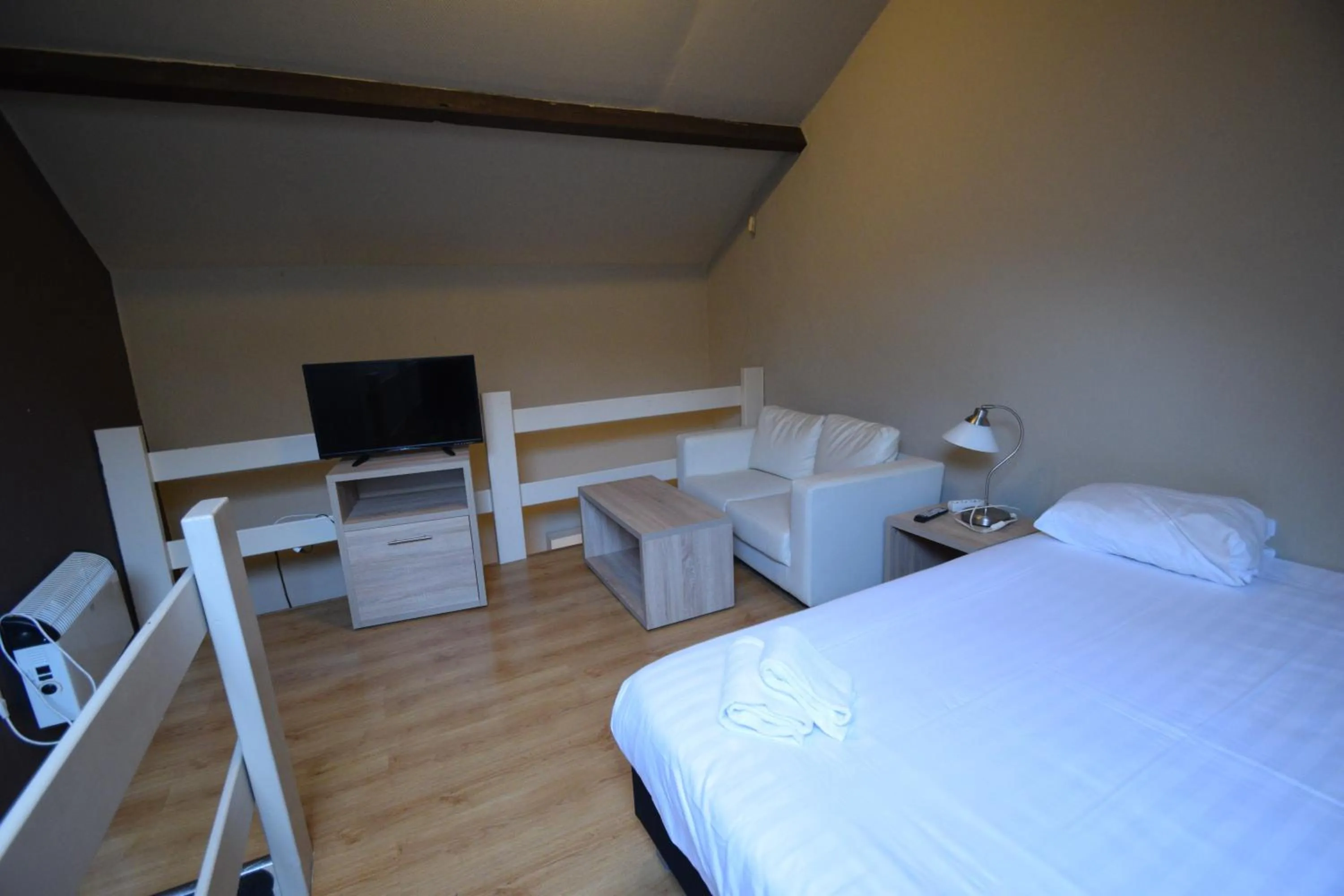 Bed in Condo Gardens Leuven