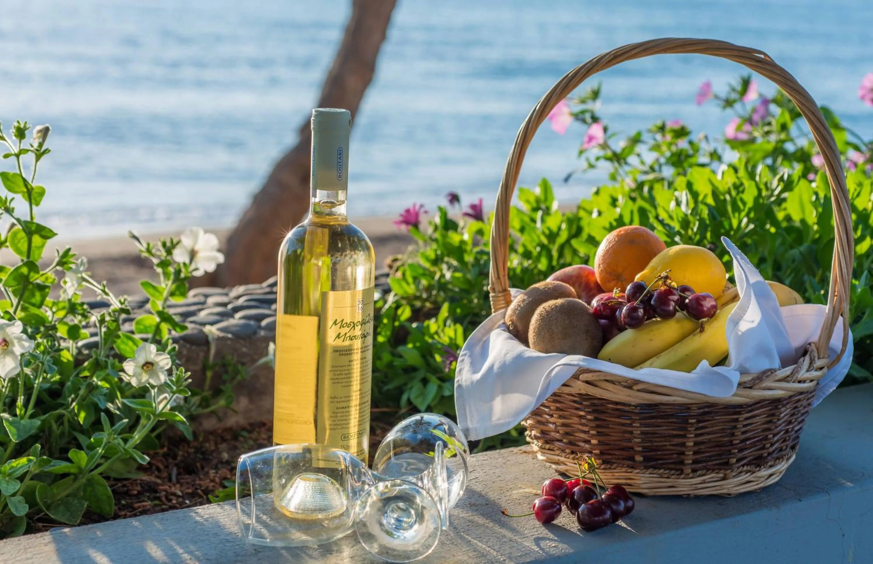 Alcoholic drinks in Delfinia Hotel & Bungalows