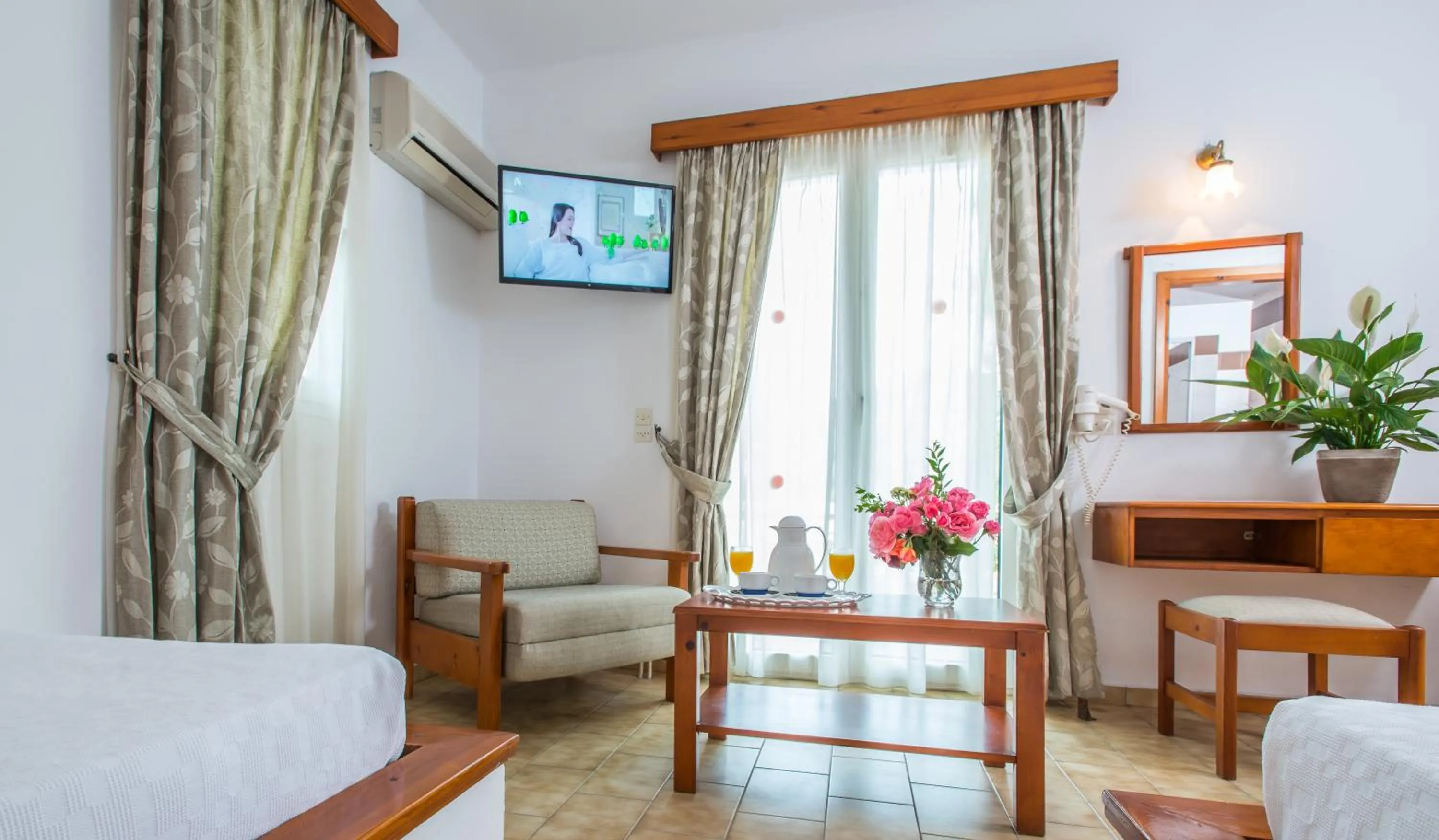 Seating area in Delfinia Hotel & Bungalows