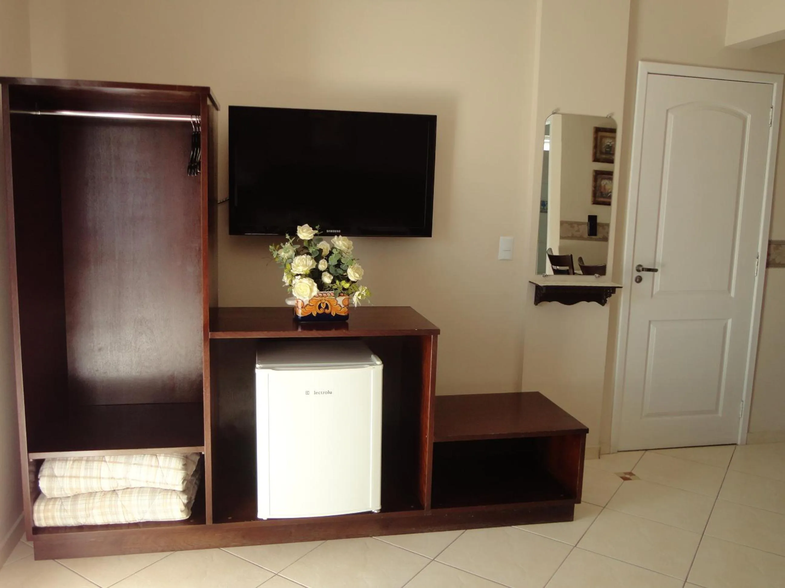 TV and multimedia in Villa Germânia