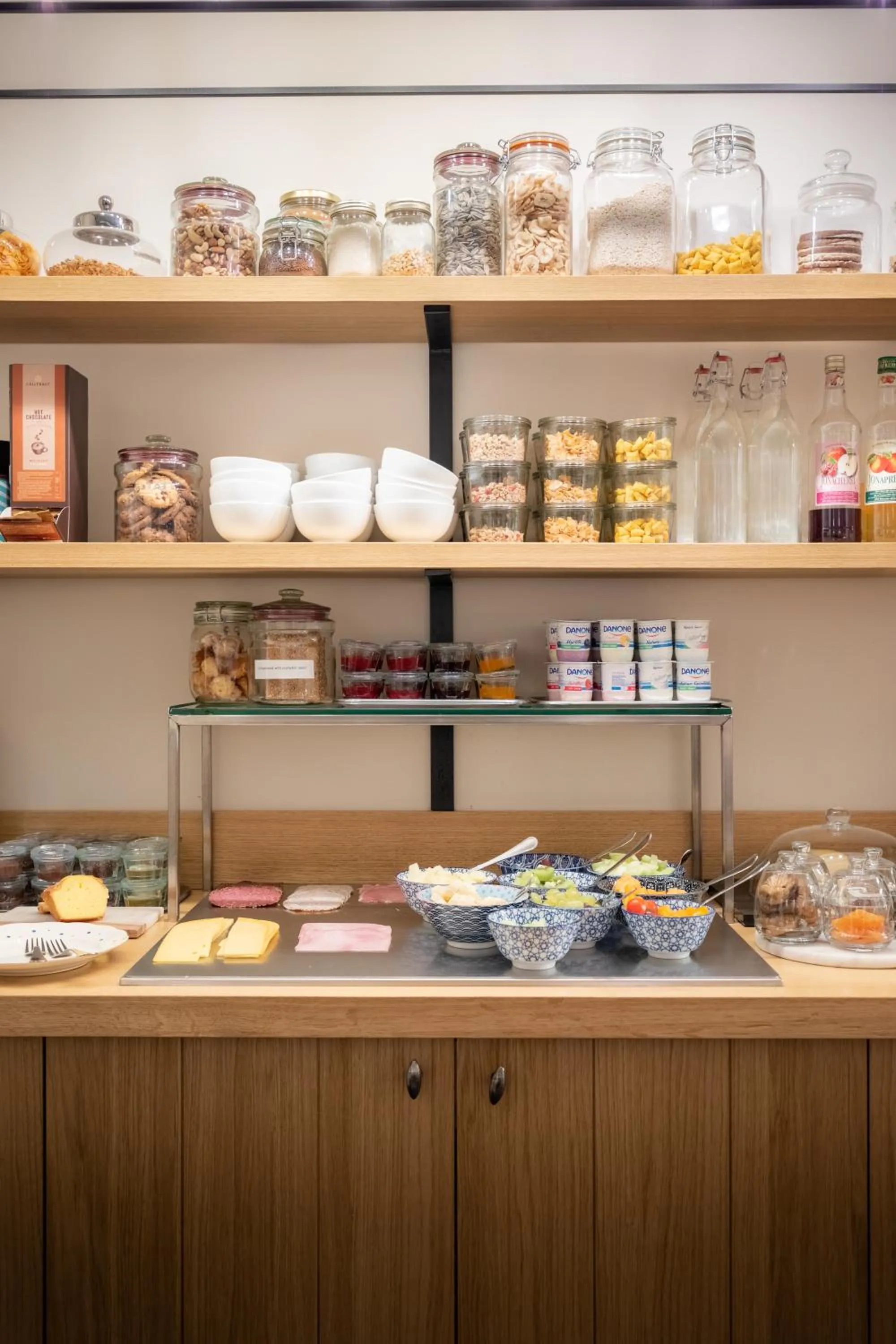 Buffet breakfast in Hotel Carlton