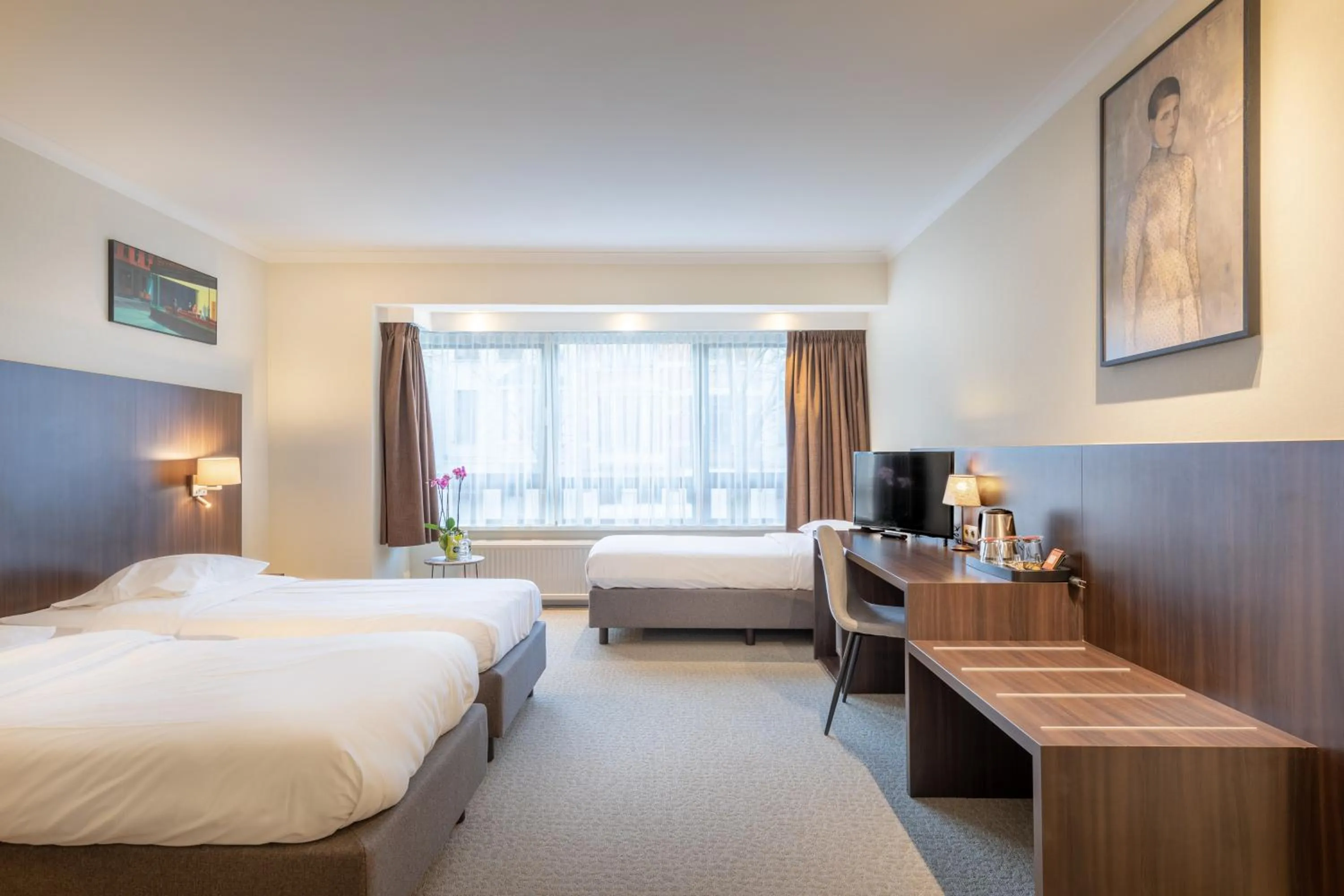 Photo of the whole room, Bed in Hotel Carlton