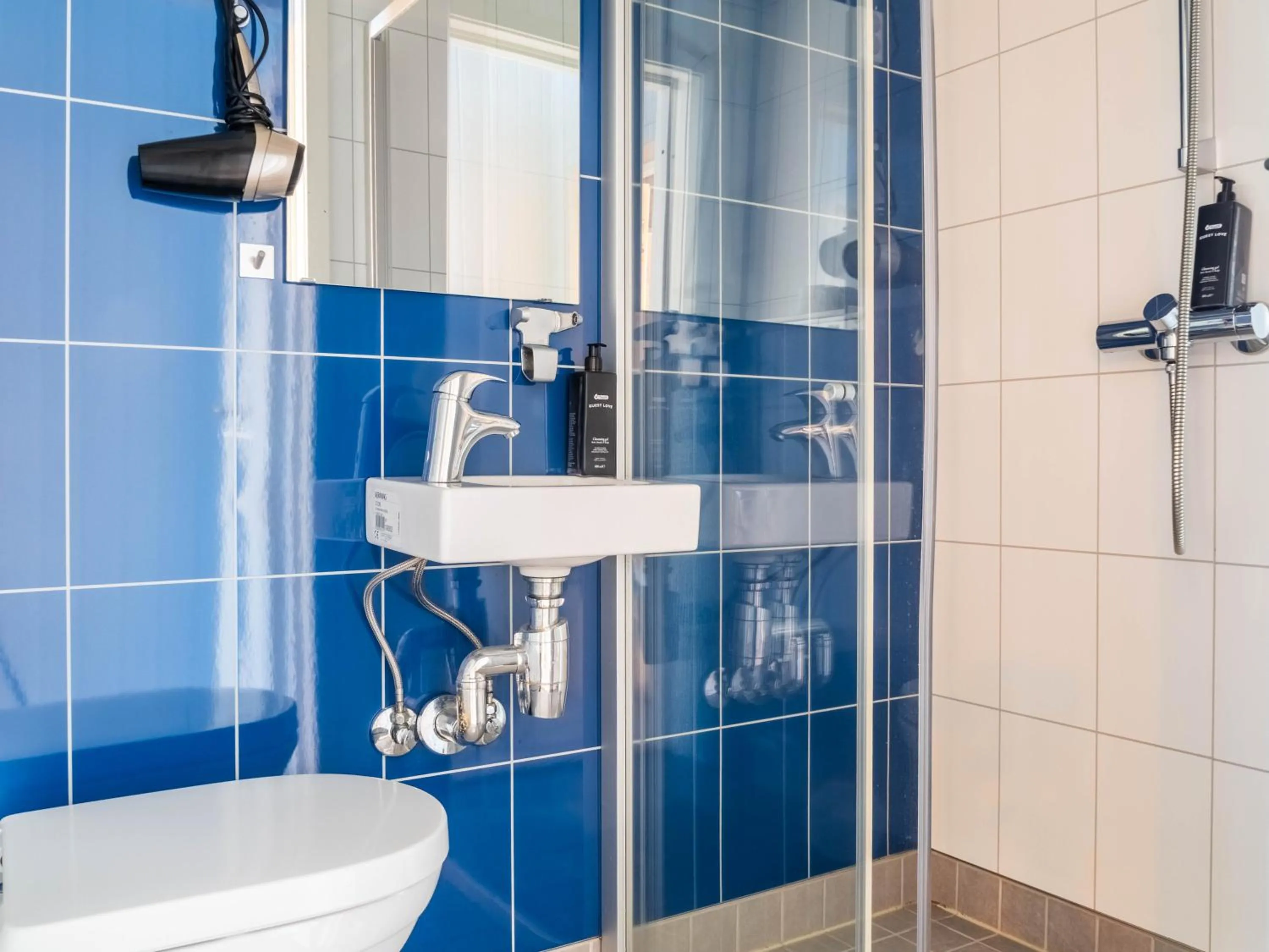 Bathroom in Lofoten Bed & Breakfast Reine - Rooms & Apartments