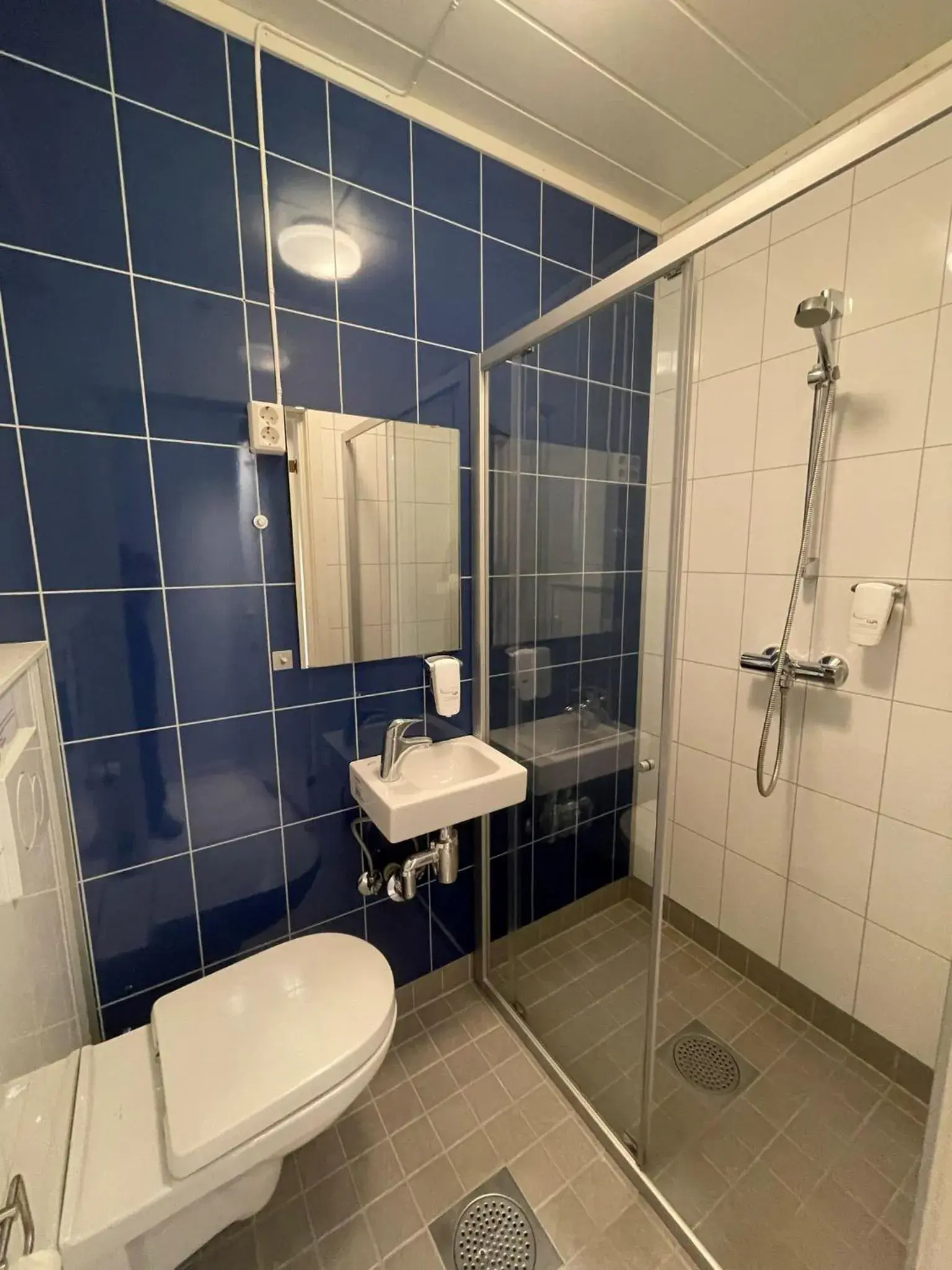 Single Room in Lofoten Bed & Breakfast Reine - Rooms & Apartments Single Room in Lofoten Bed & Breakfast Reine - Rooms & Apartments