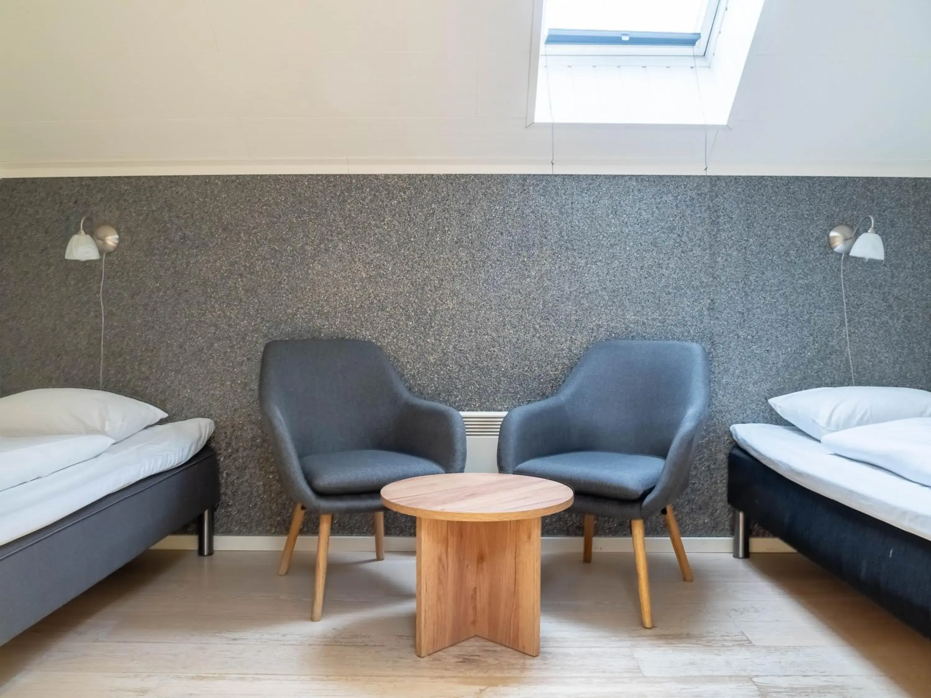 Twin Room with Shared Bathroom top floor in Lofoten Bed & Breakfast Reine - Rooms & Apartments Twin Room with Shared Bathroom top floor in Lofoten Bed & Breakfast Reine - Rooms & Apartments