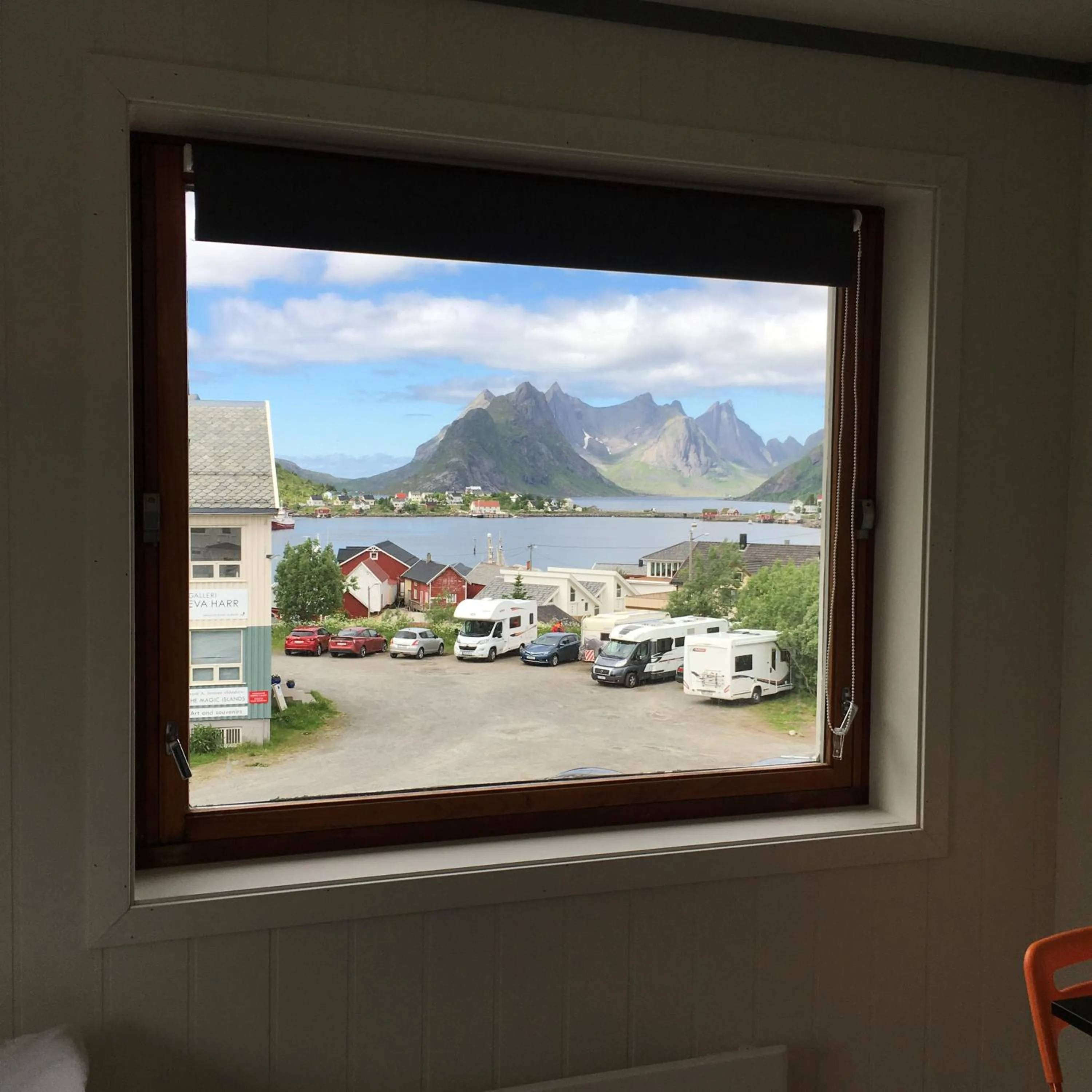 Small Double Room with Private Bathroom in Lofoten Bed & Breakfast Reine - Rooms & Apartments