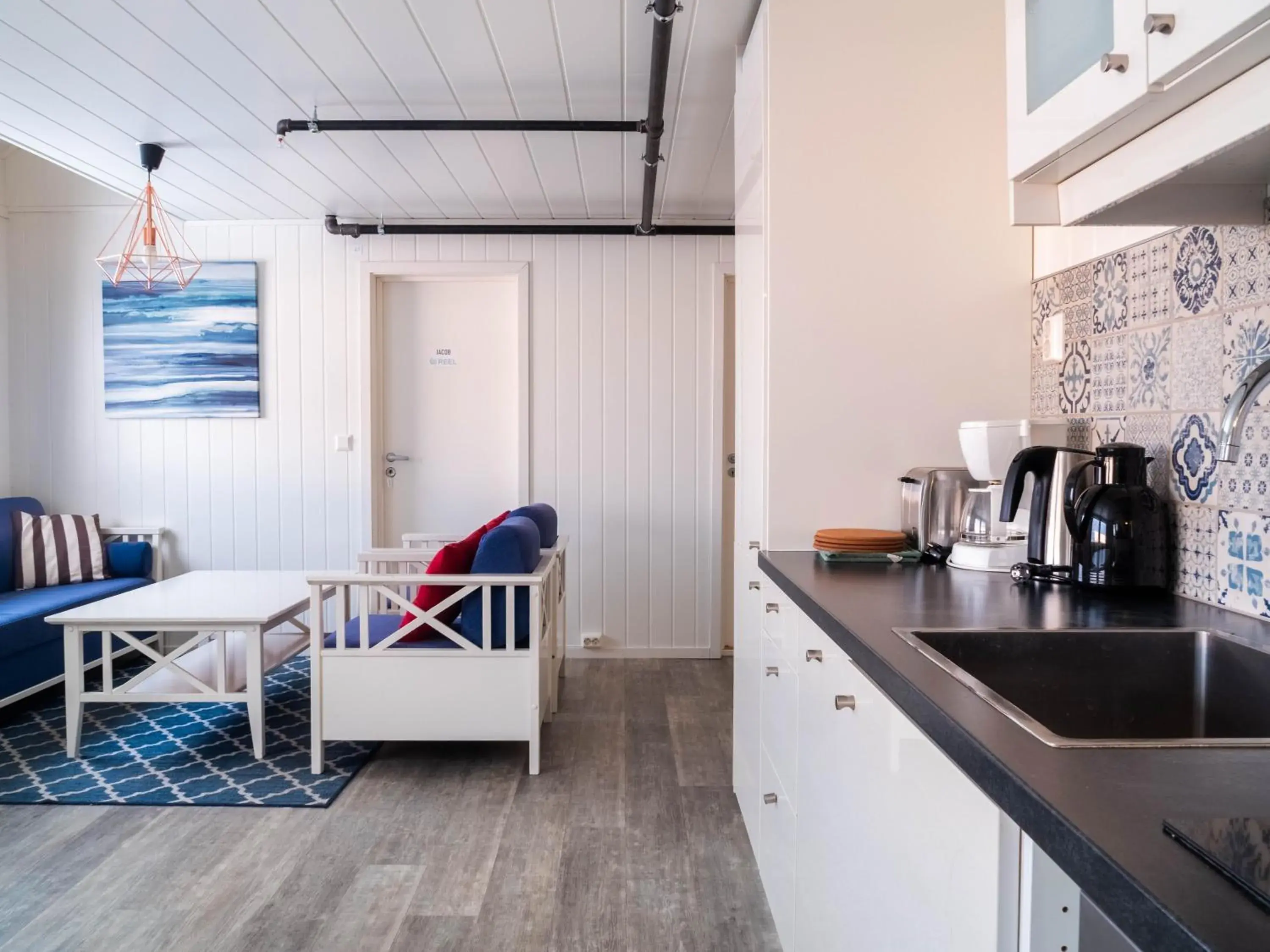 Three-Bedroom Apartment in Lofoten Bed & Breakfast Reine - Rooms & Apartments Three-Bedroom Apartment in Lofoten Bed & Breakfast Reine - Rooms & Apartments