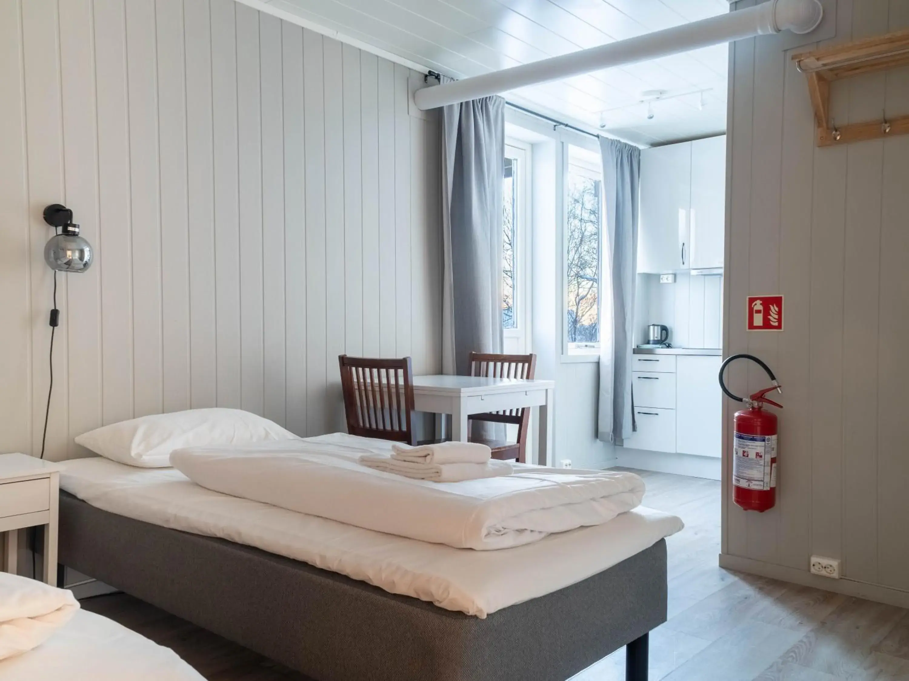 Twin Room With Kitchenette in Lofoten Bed & Breakfast Reine - Rooms & Apartments Twin Room With Kitchenette in Lofoten Bed & Breakfast Reine - Rooms & Apartments