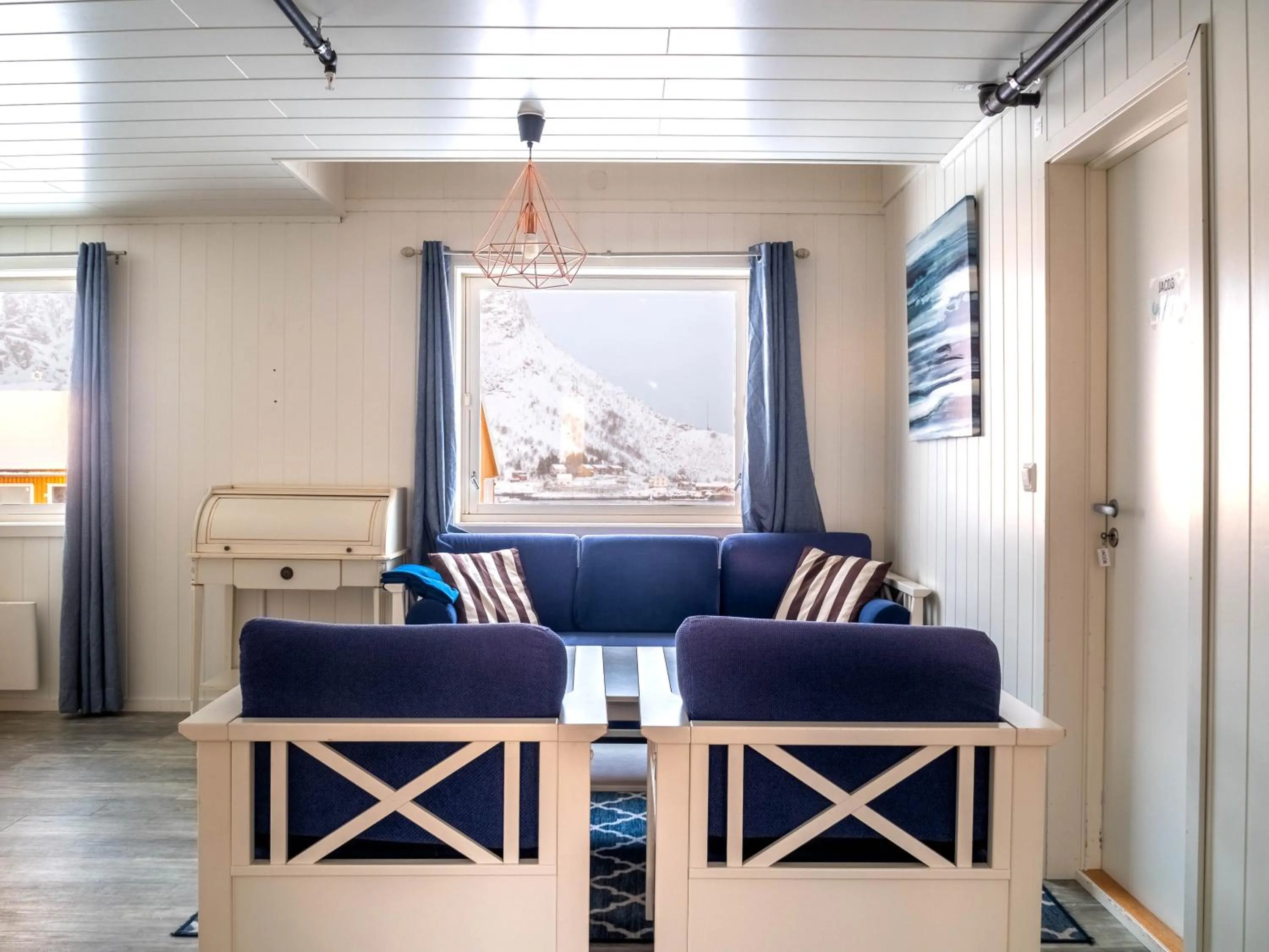 Seating area in Lofoten Bed & Breakfast Reine - Rooms & Apartments