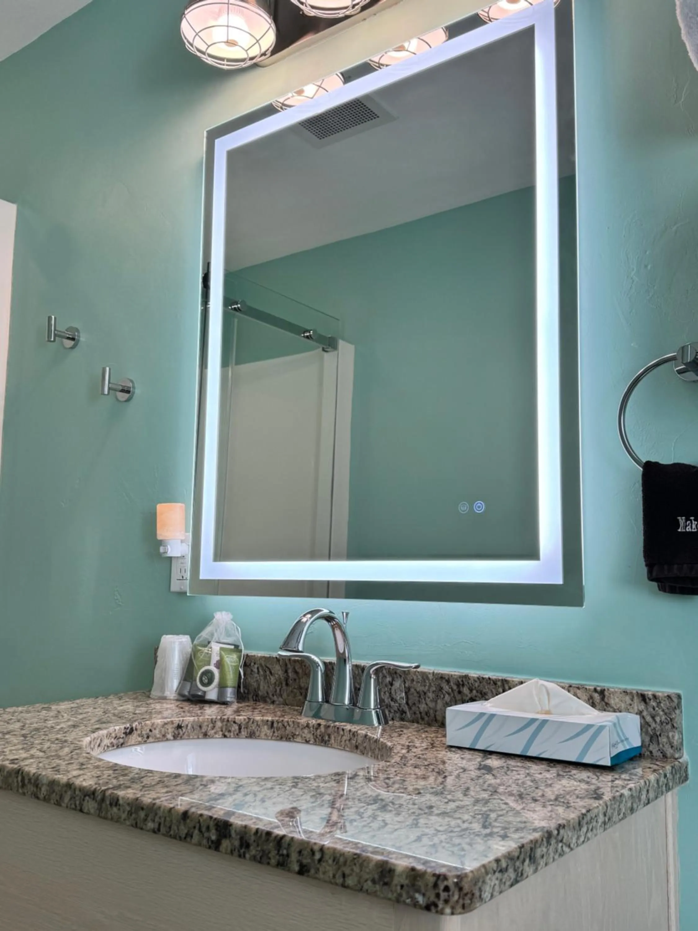 Julie's Park Cafe & Motel