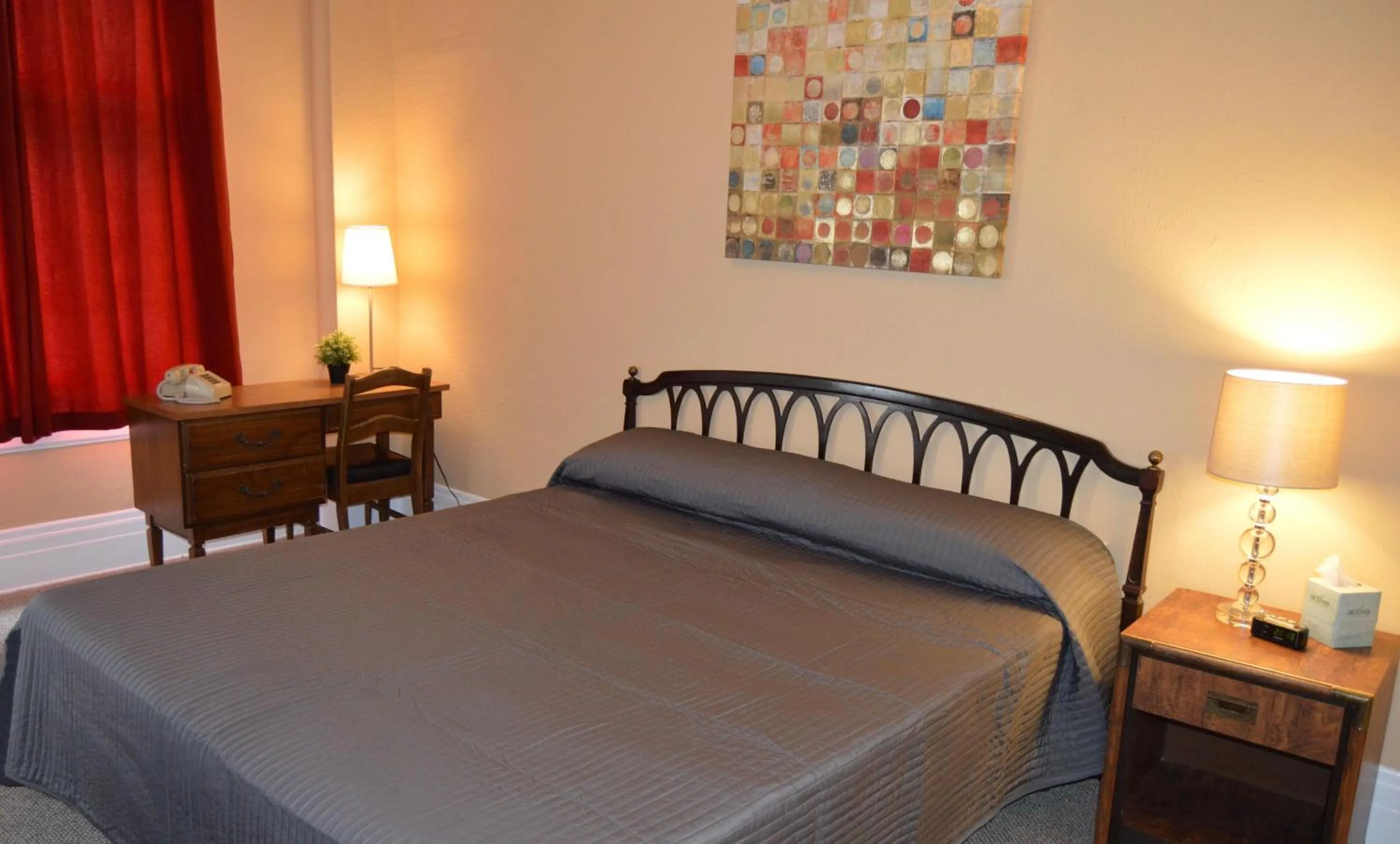 Bedroom, Bed in SF Plaza Hotel