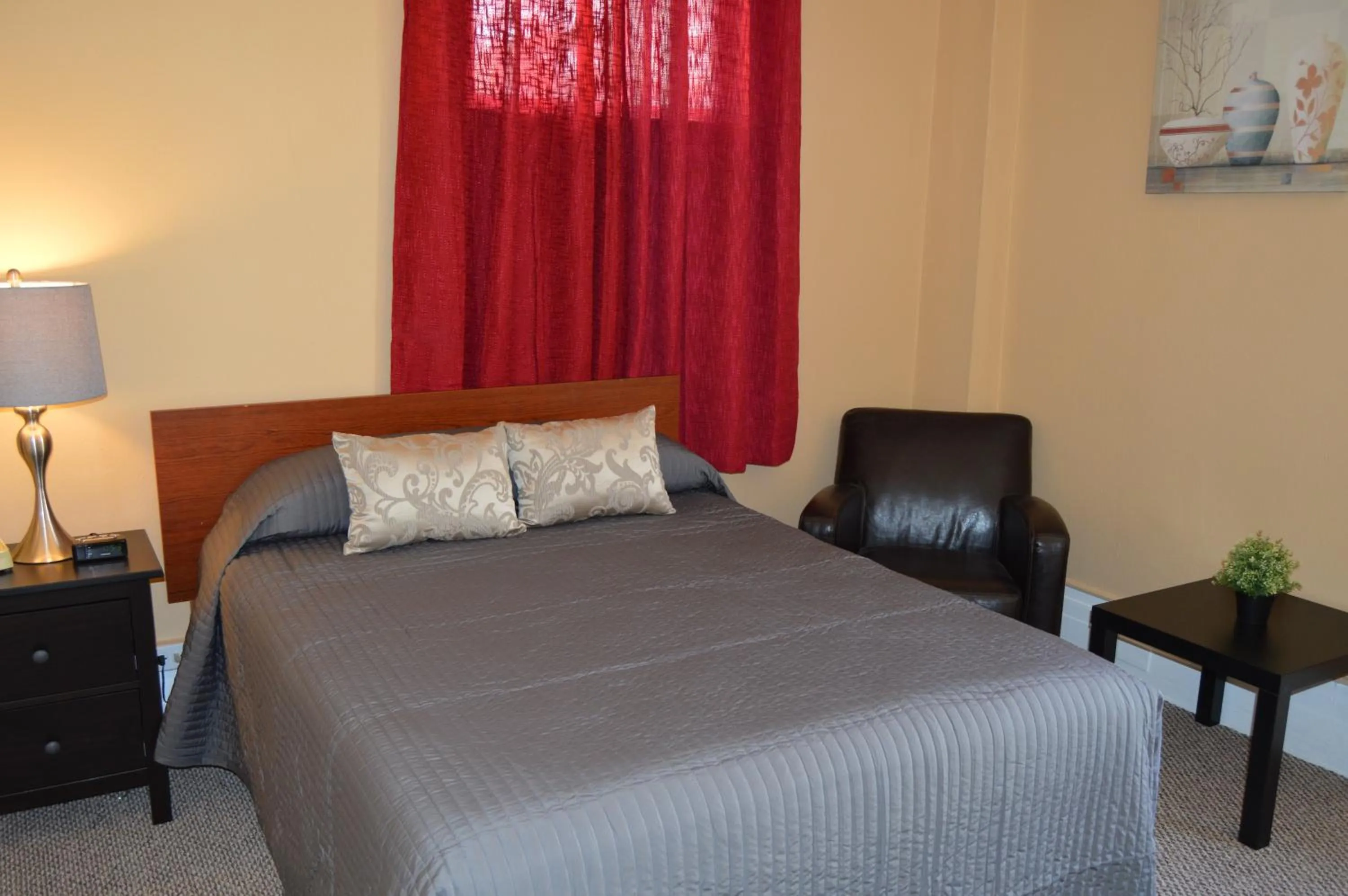 Bed in SF Plaza Hotel