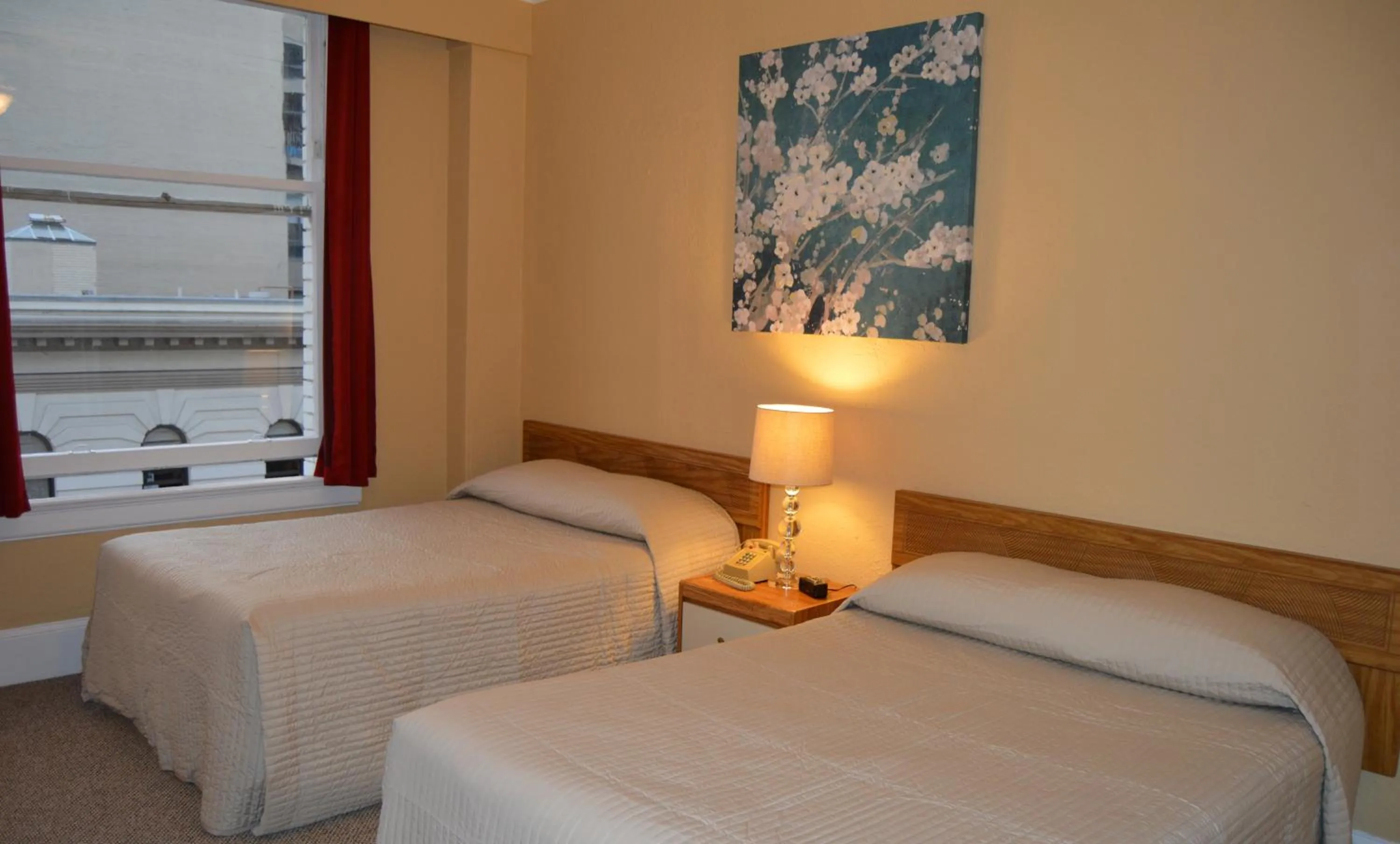 Bedroom, Bed in SF Plaza Hotel