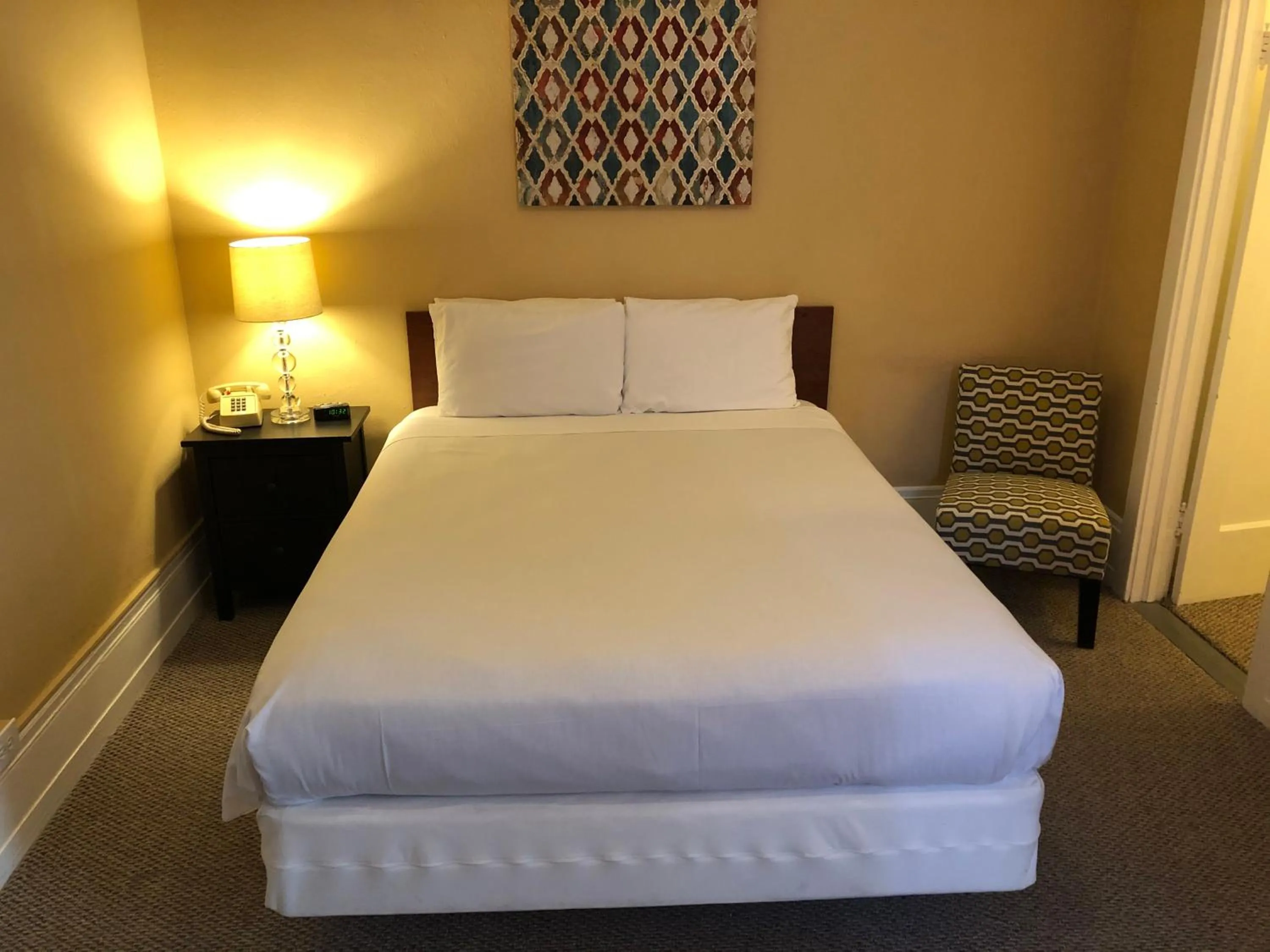 Bed in SF Plaza Hotel