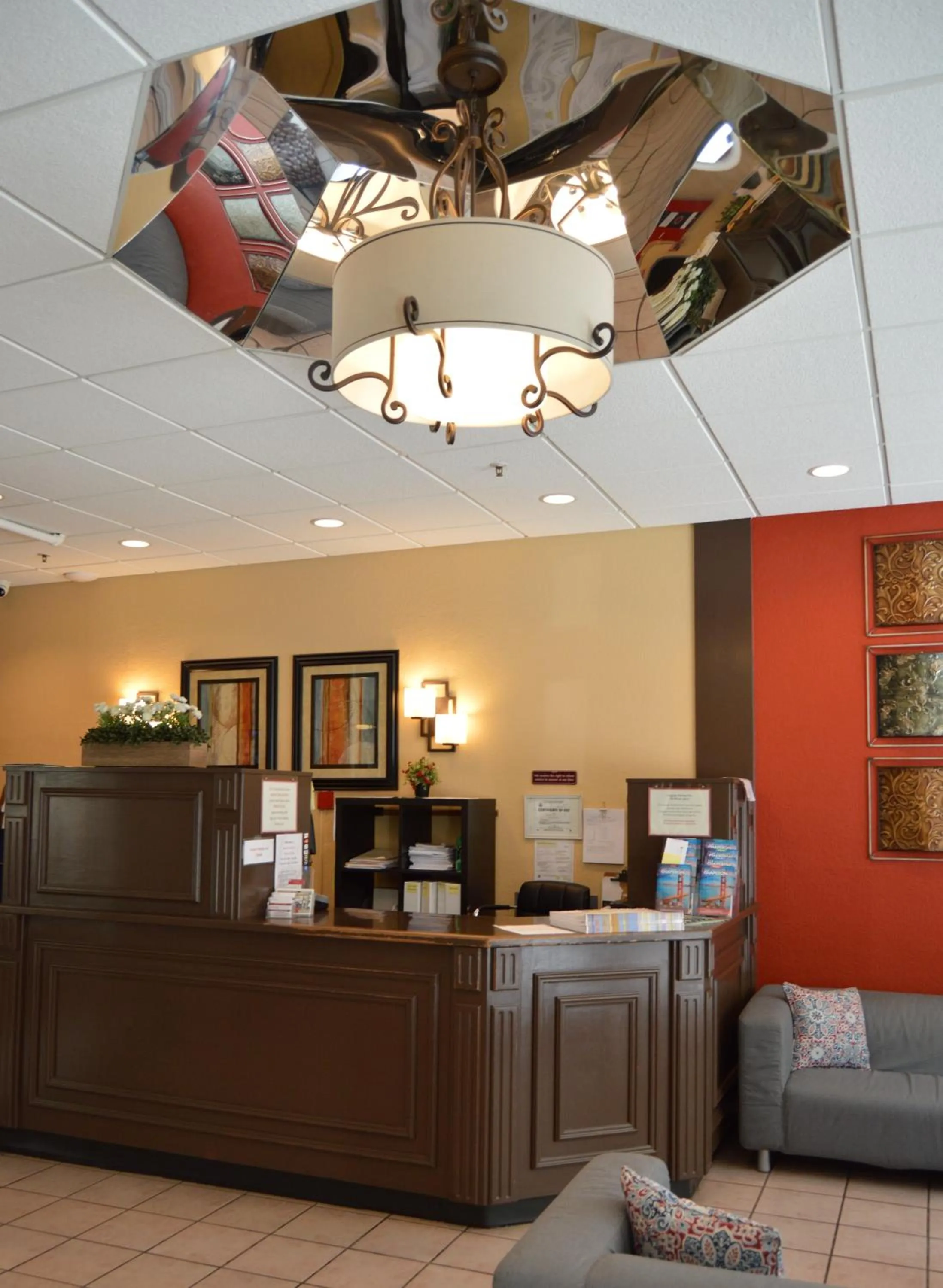 Area and facilities in SF Plaza Hotel