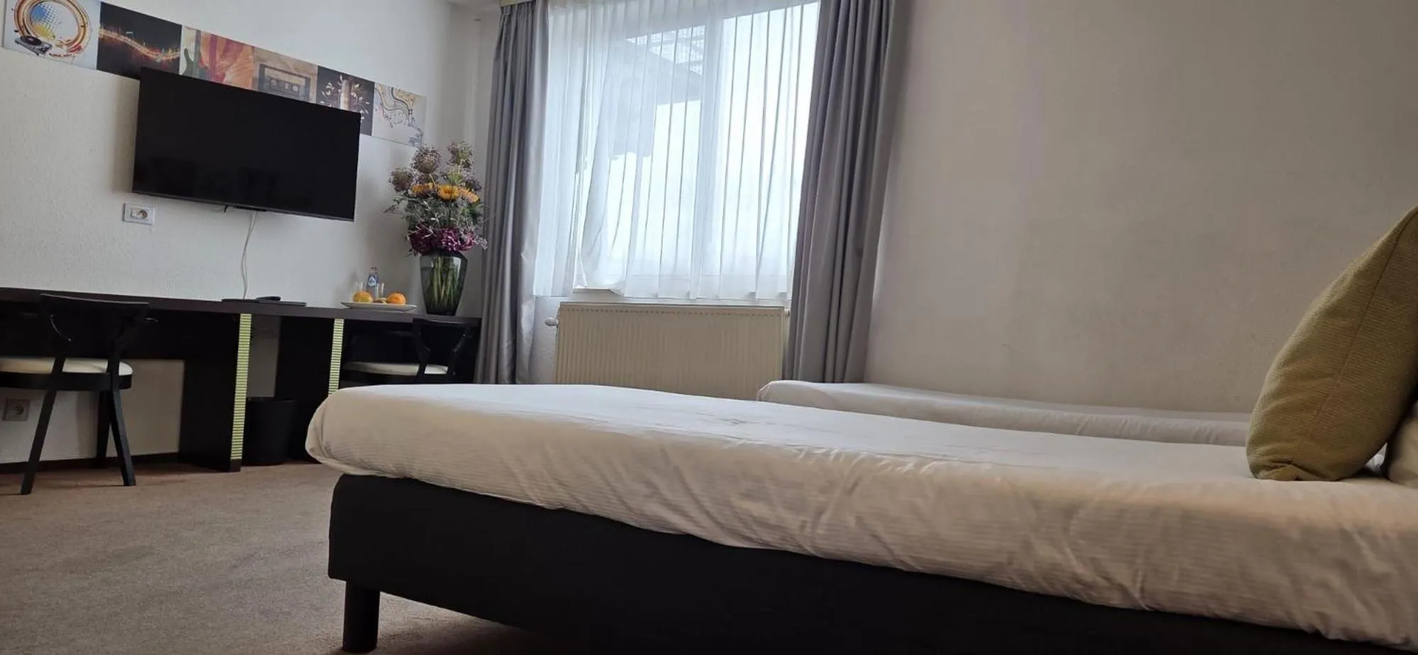 TV and multimedia, Bed in Hotel Floris Arlequin Grand-Place