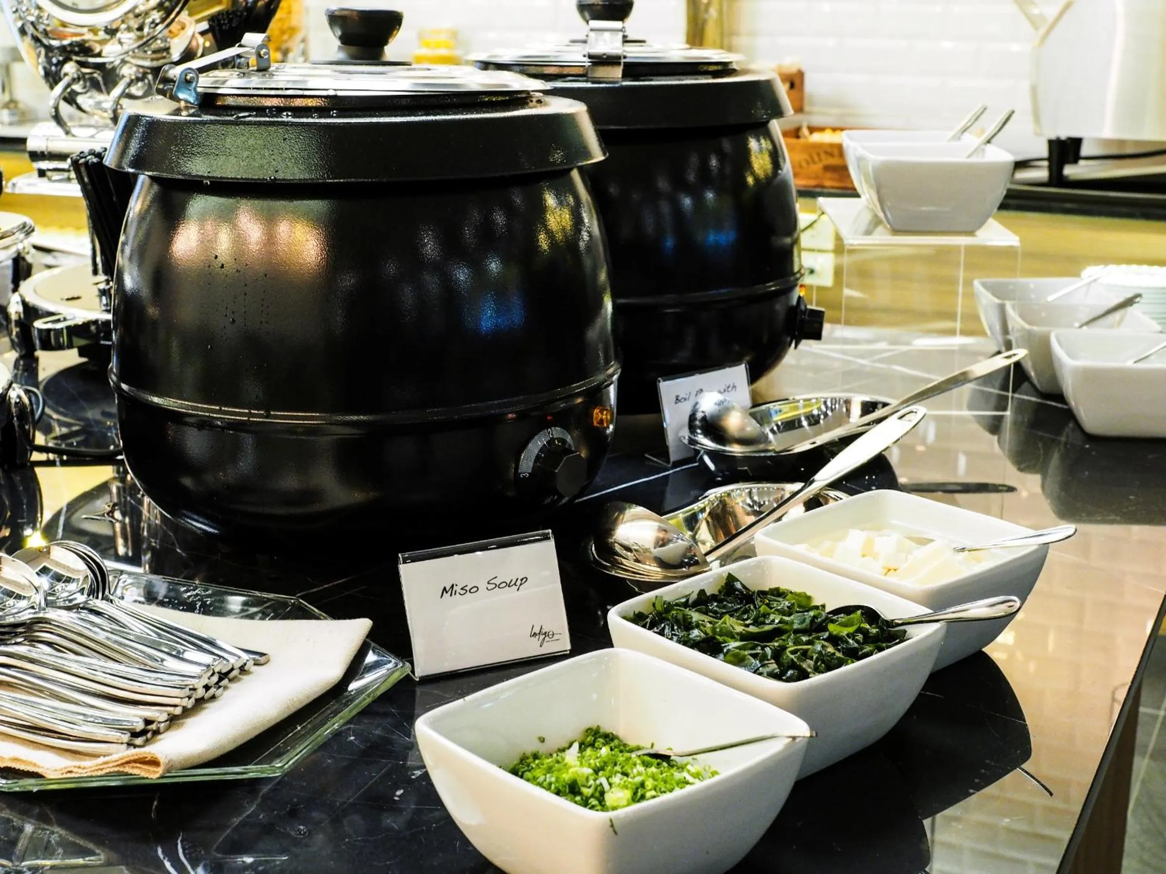 Restaurant/places to eat in 130 Hotel & Residence Bangkok