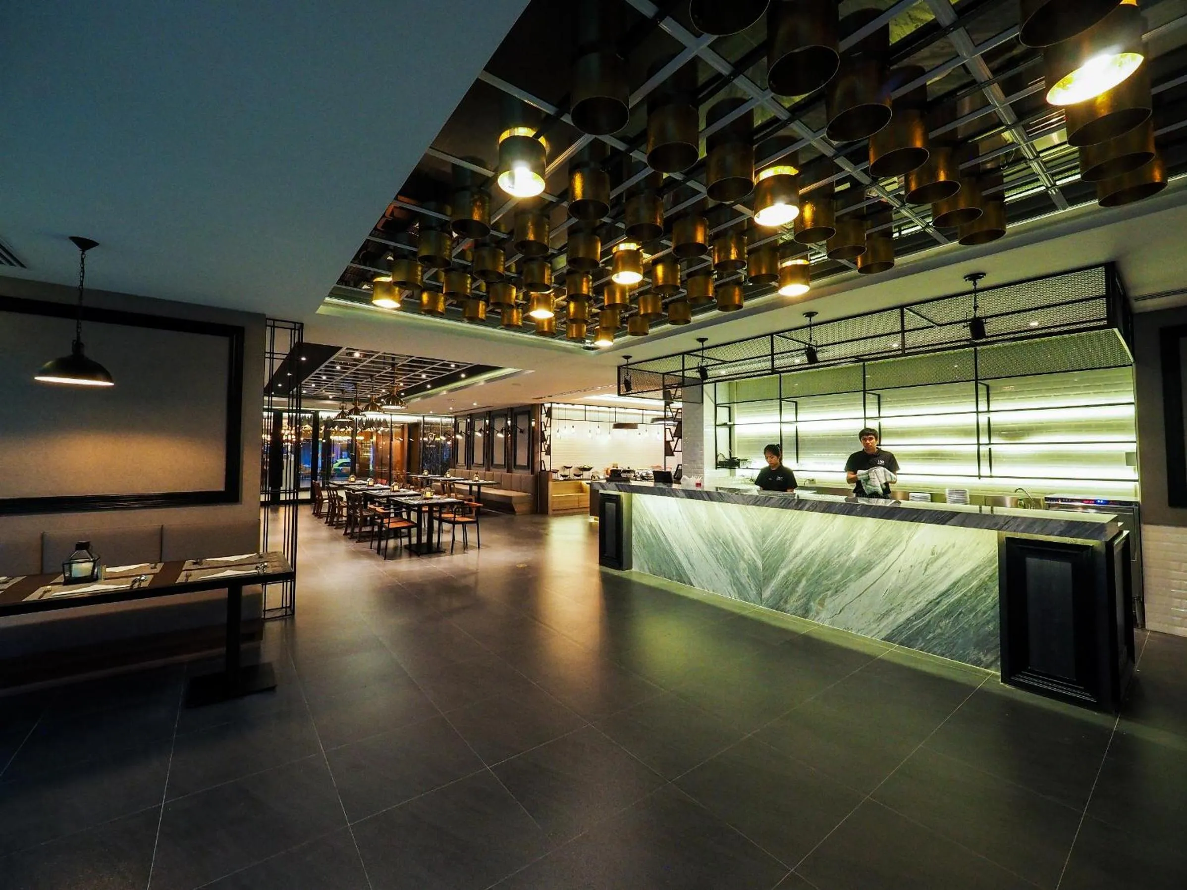 Restaurant/places to eat in 130 Hotel & Residence Bangkok