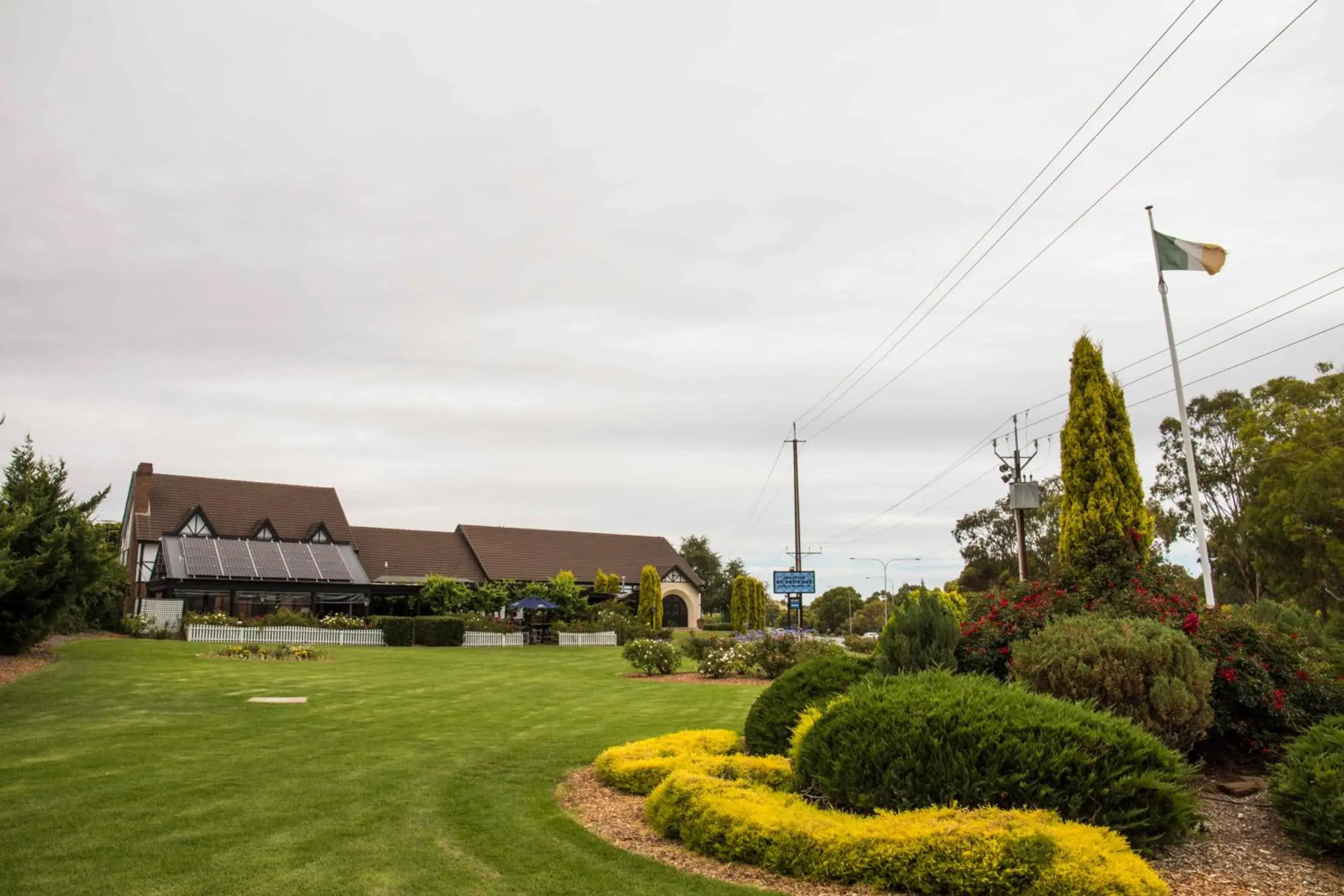 Facade/entrance in Mick O'Sheas Facade/entrance in Mick O'Sheas