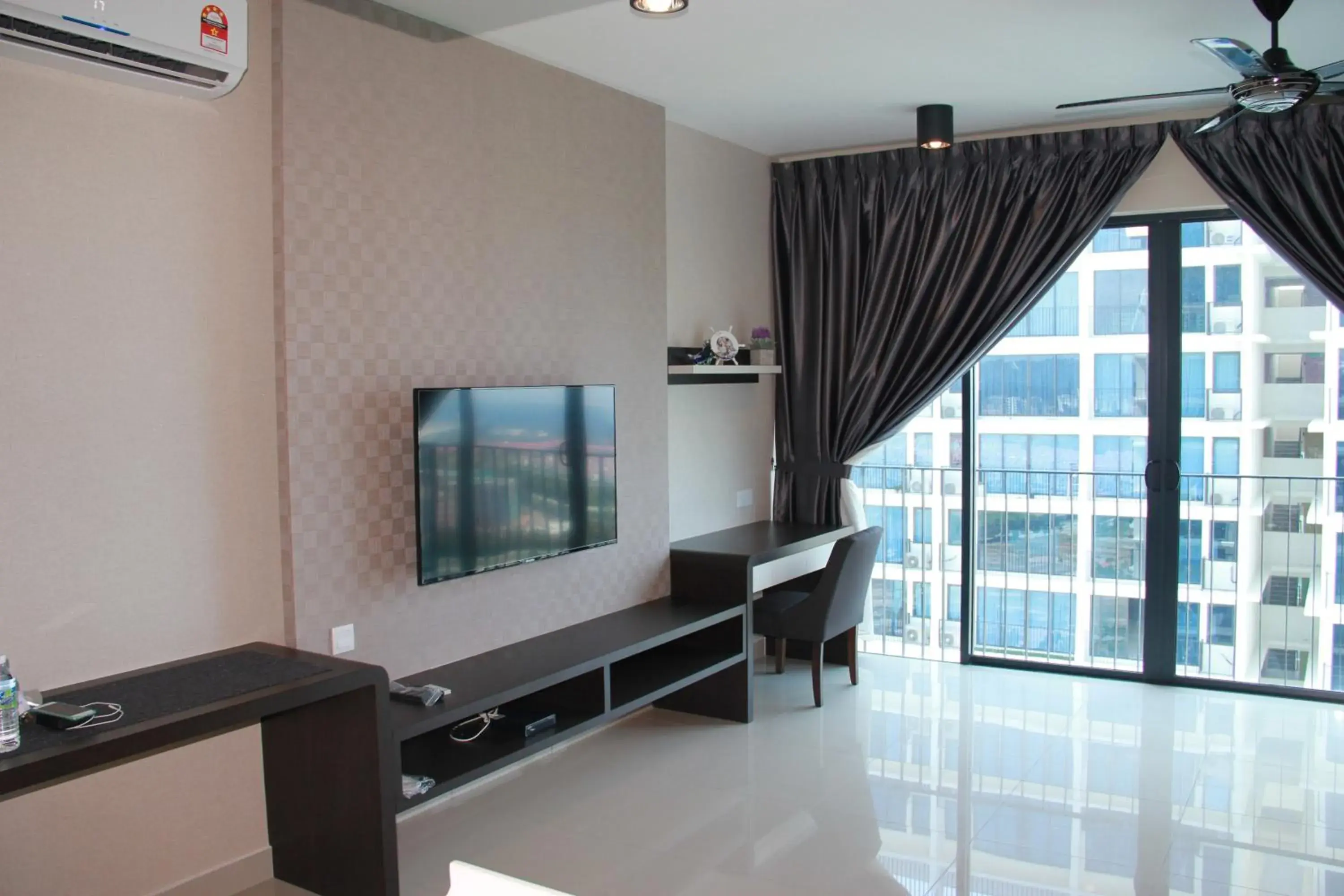 TV/Entertainment Center in Setia Inn Suites Service Residence