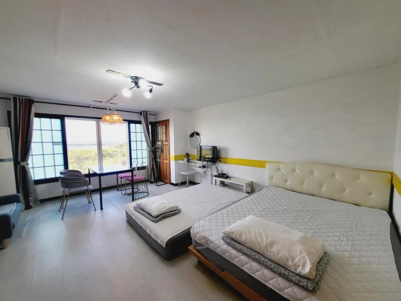 Bed in Morning Beach Pension