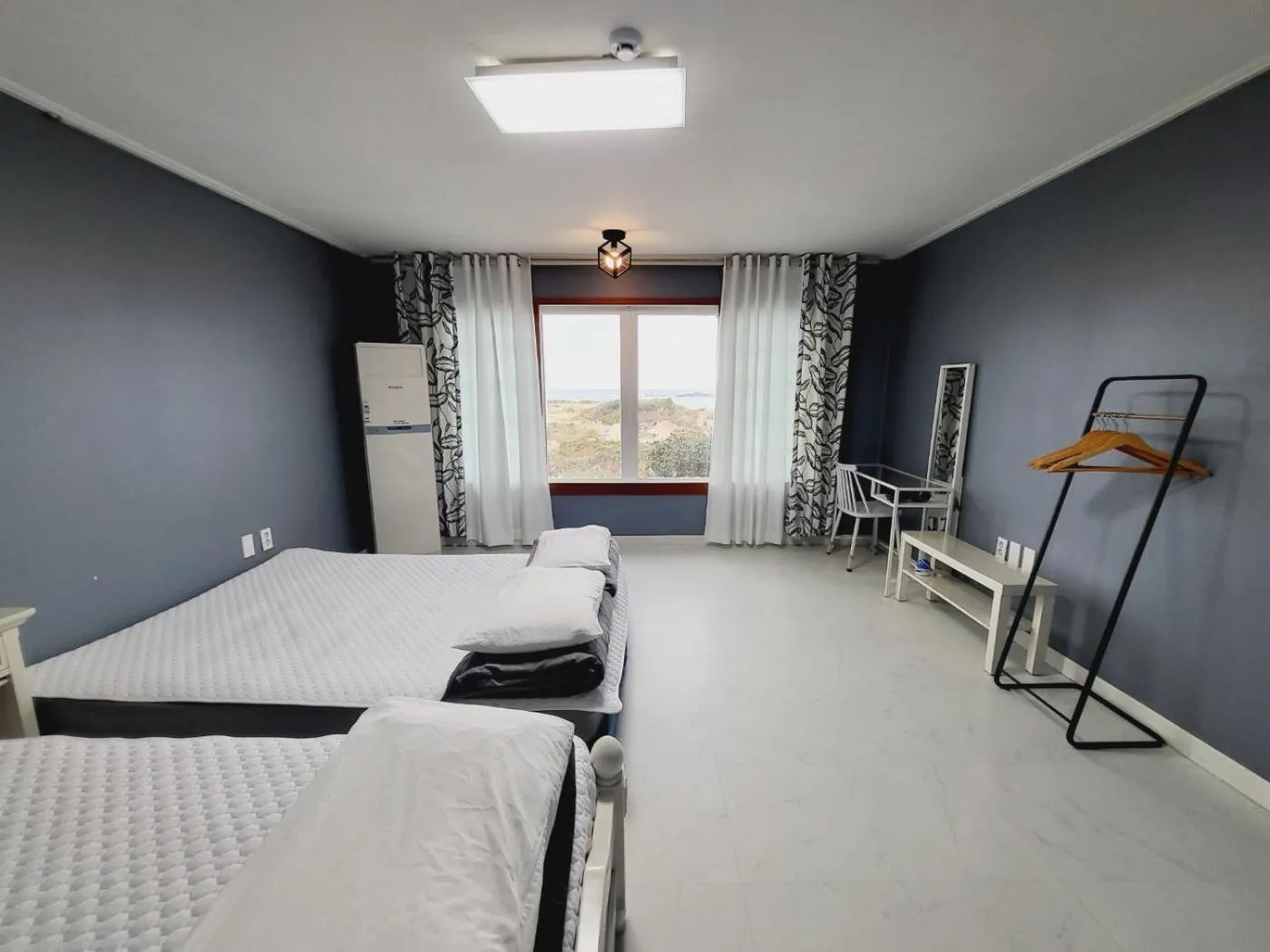 Bed in Morning Beach Pension