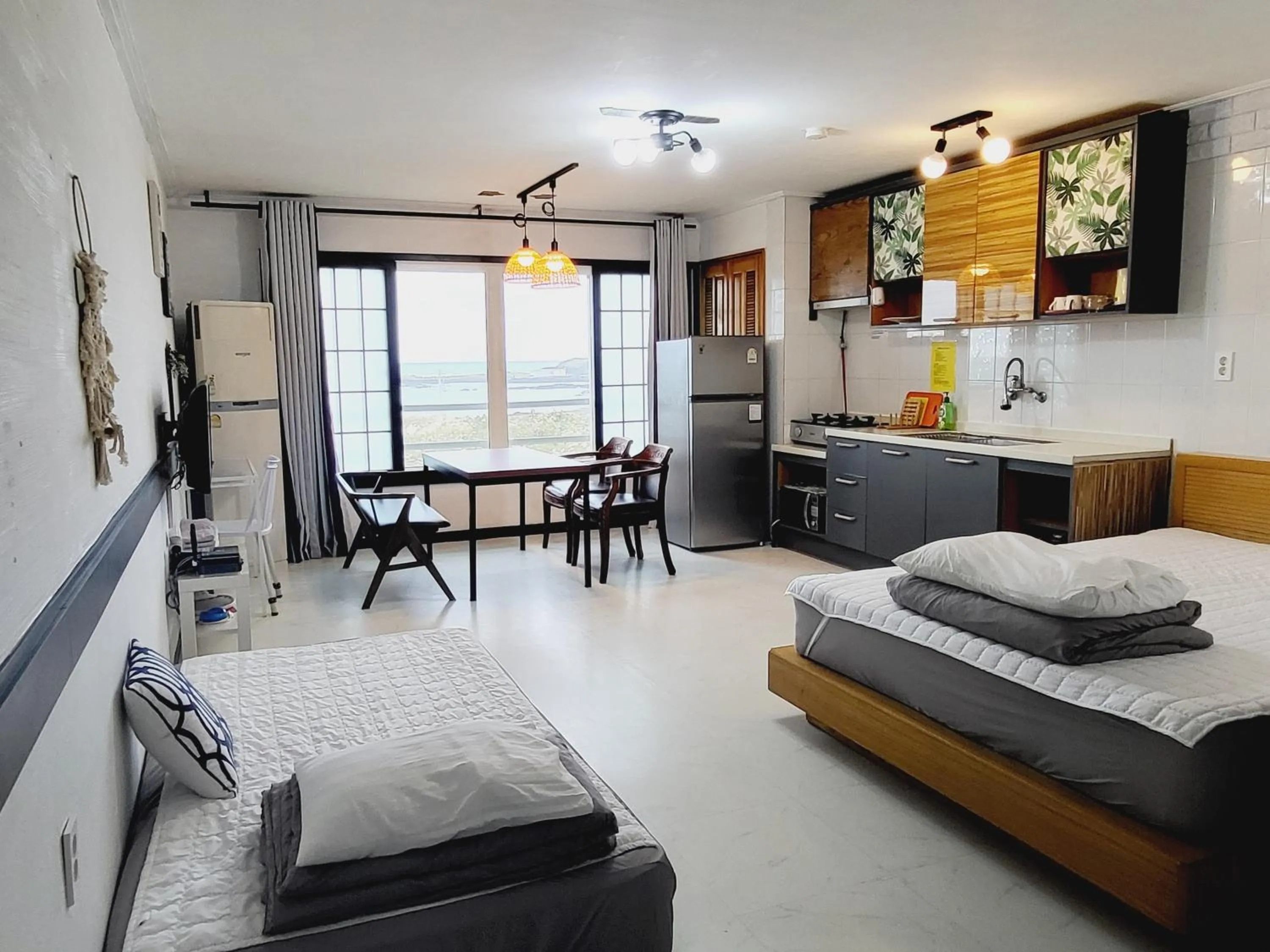 Bed in Morning Beach Pension