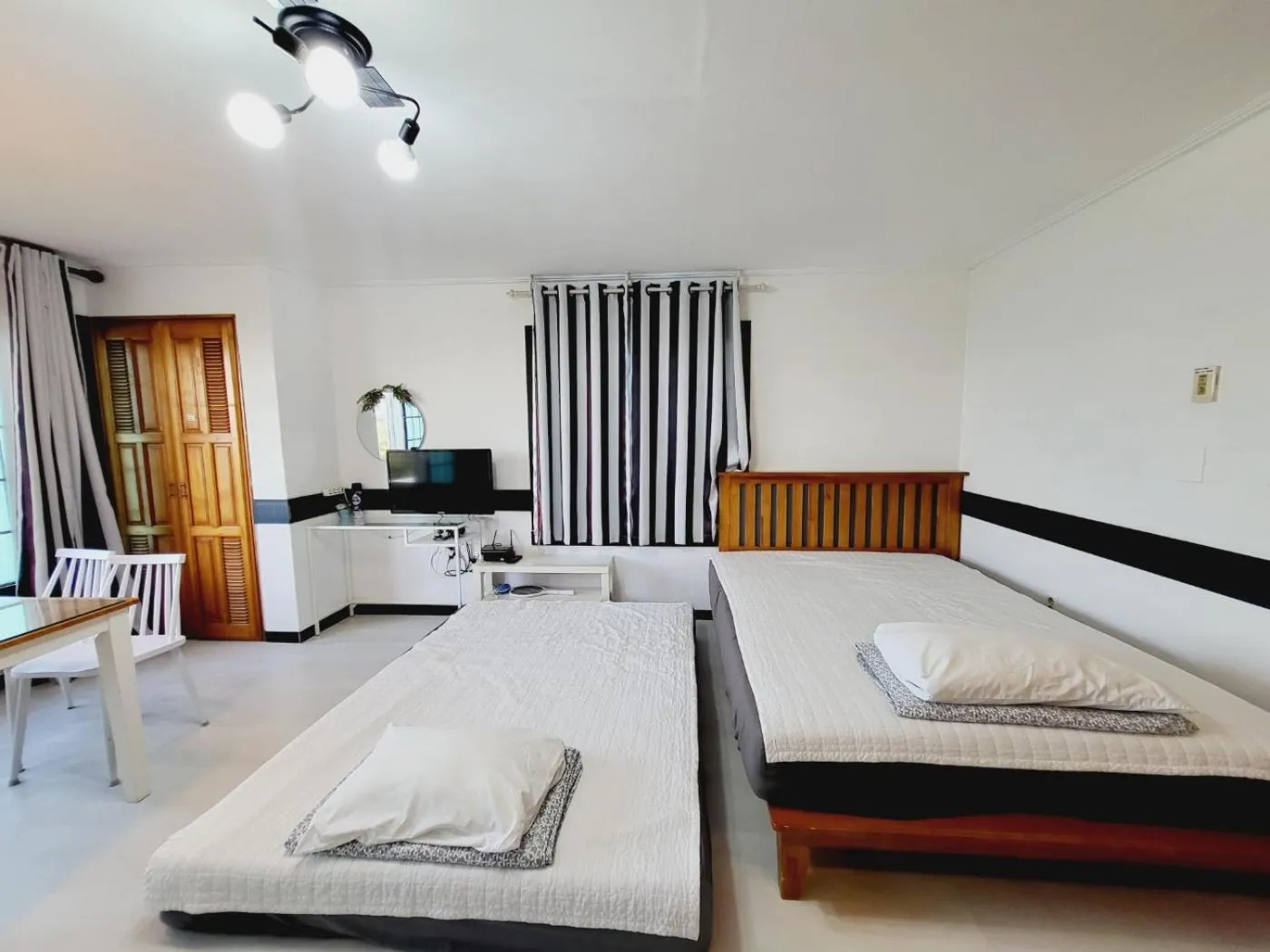 Bed in Morning Beach Pension