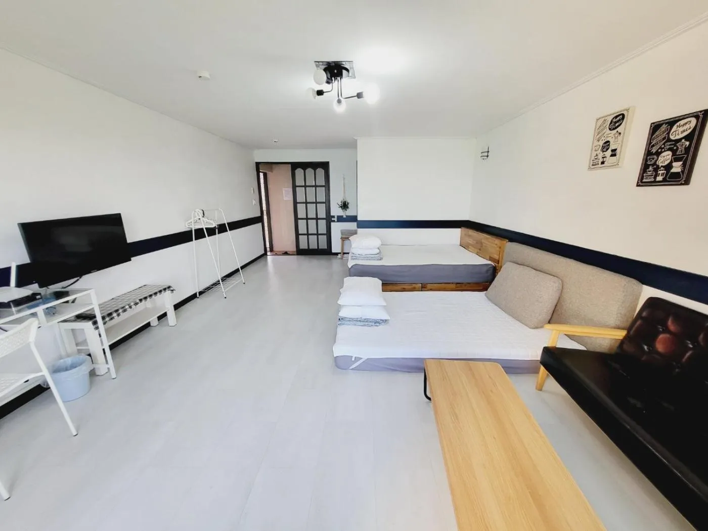 Bed in Morning Beach Pension