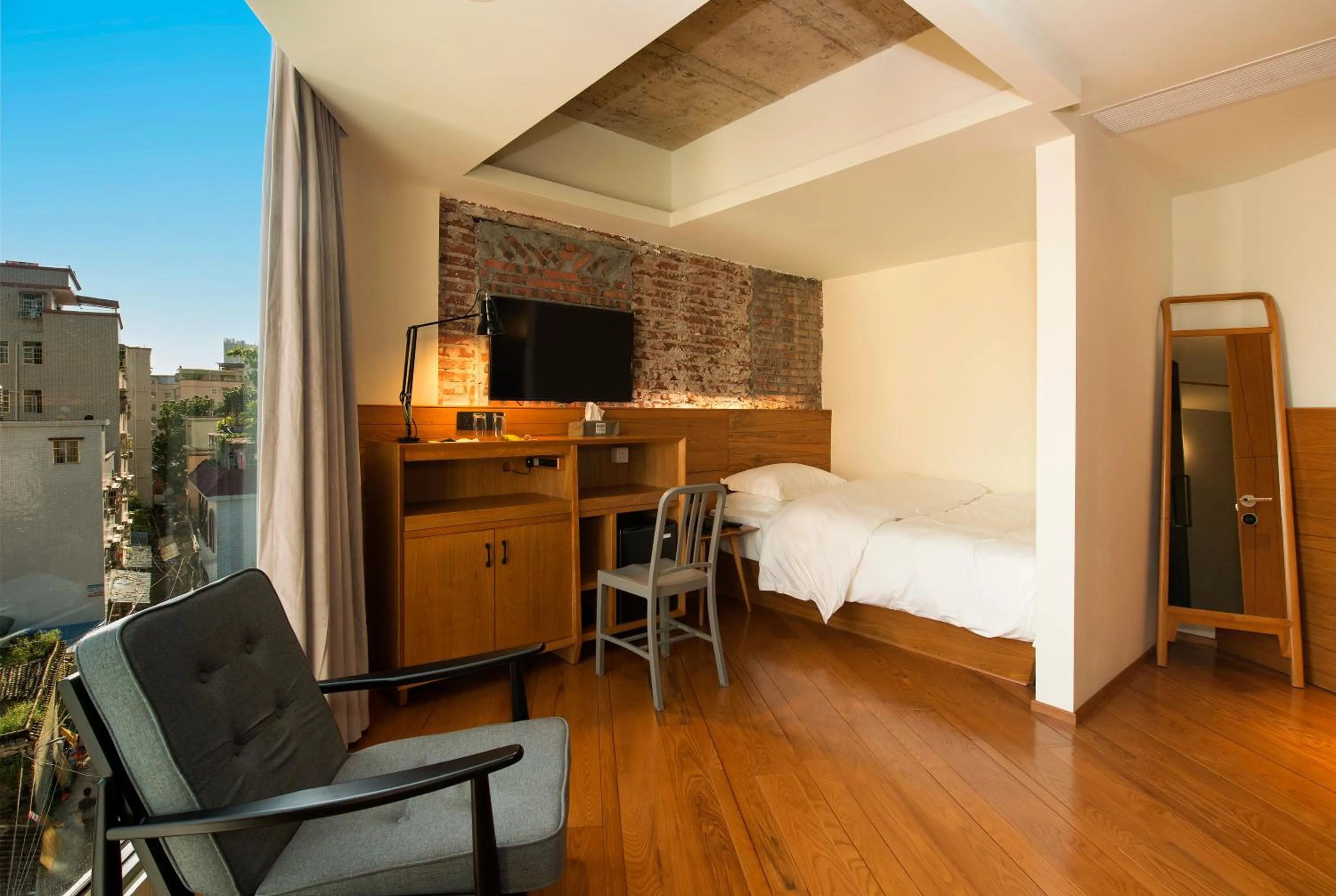 Bedroom, Bed in Zhuhai Bei Shan Ju Art Hotel