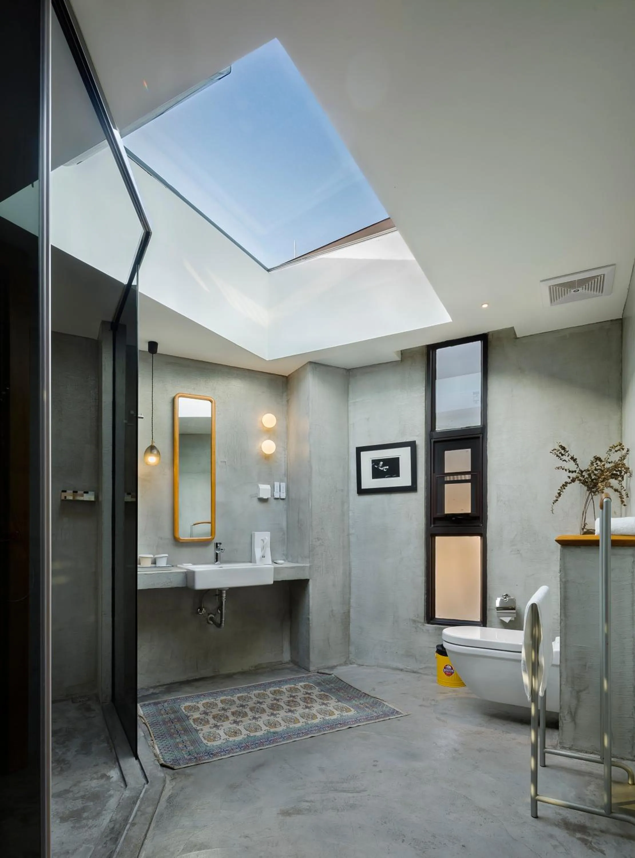 Shower in Zhuhai Bei Shan Ju Art Hotel