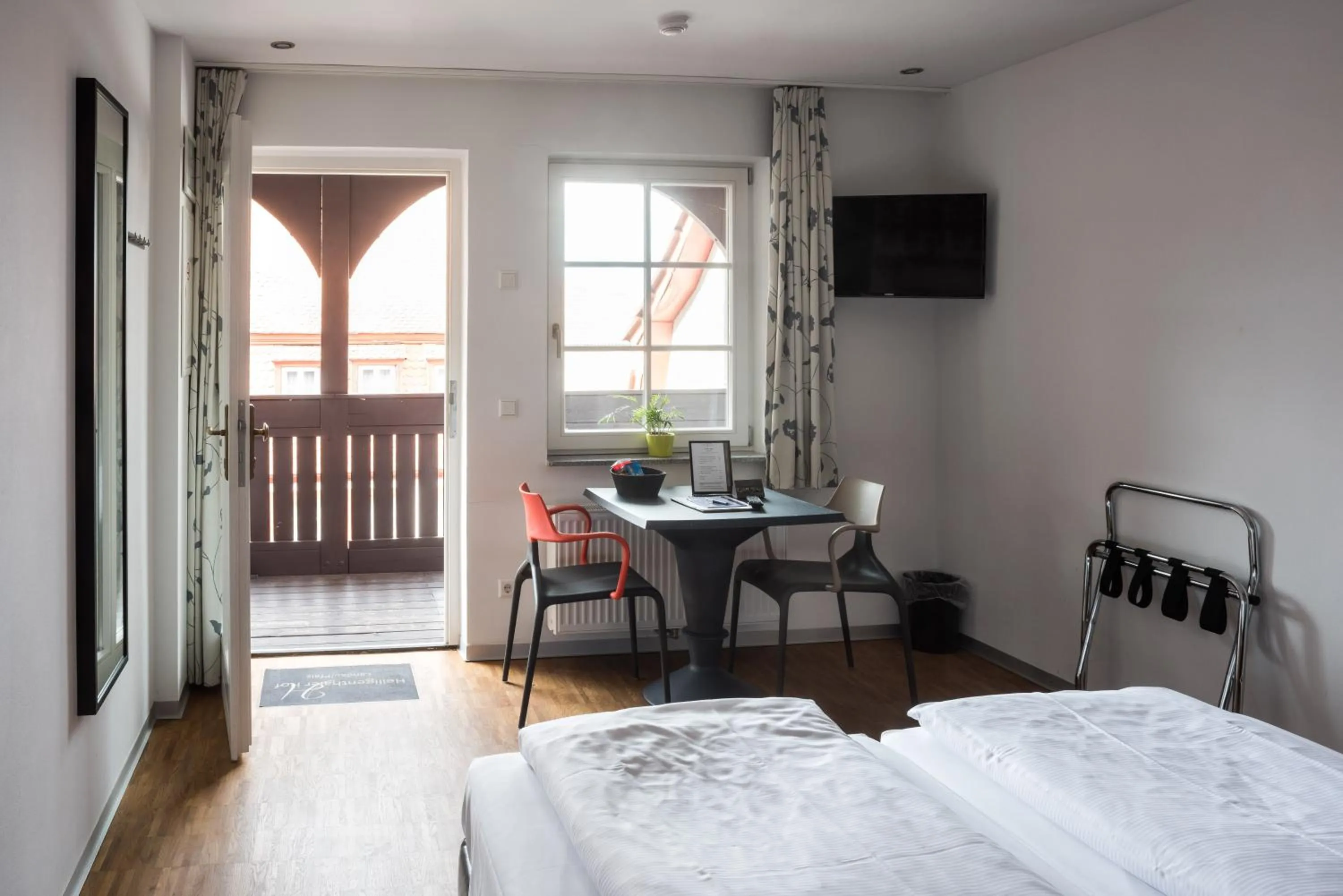 Photo of the whole room, Bed in Apart-Hotel Heiligenthaler Hof