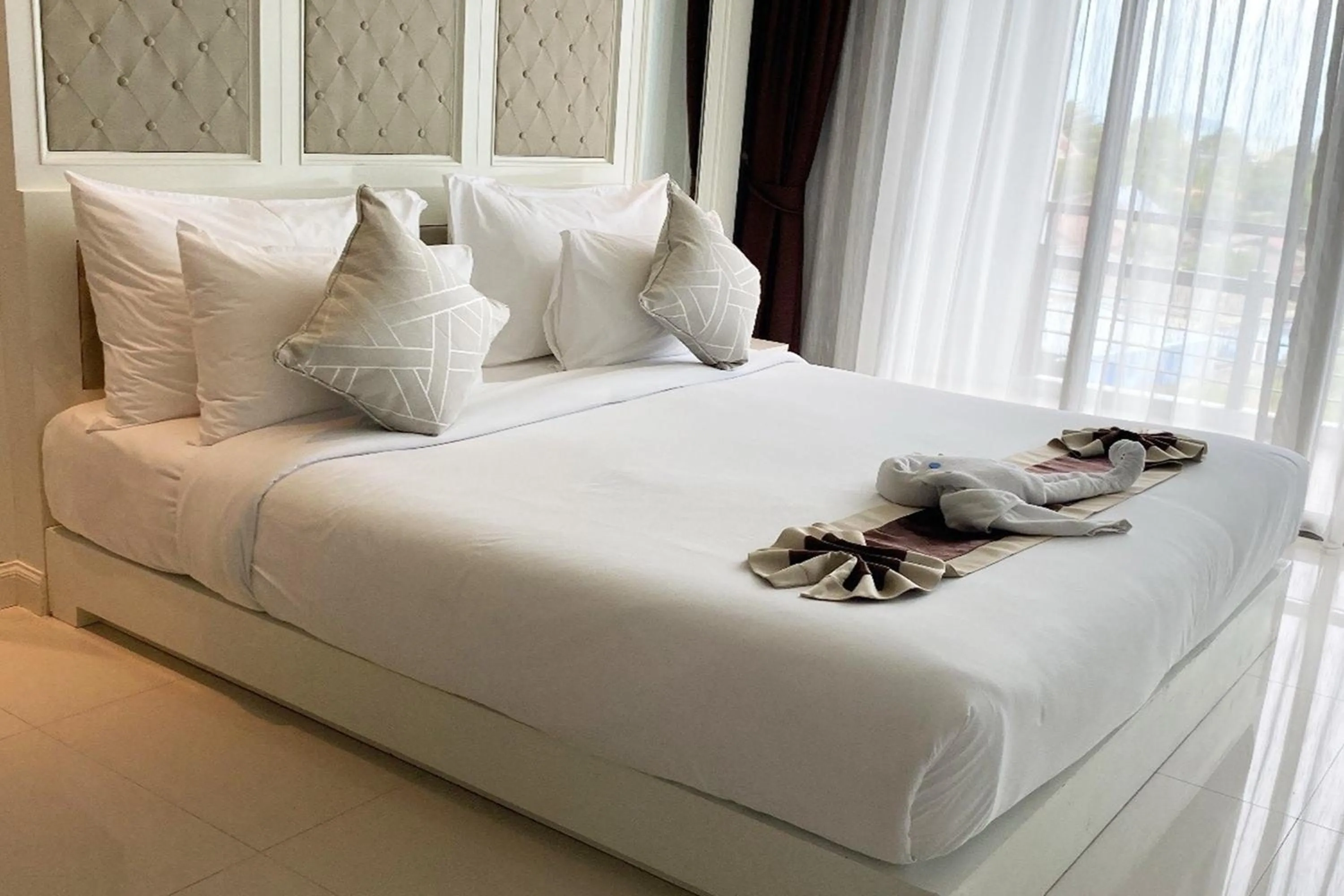 Bedroom, Bed in Aqua Resort Phuket - Near Beach and Chalong Pier