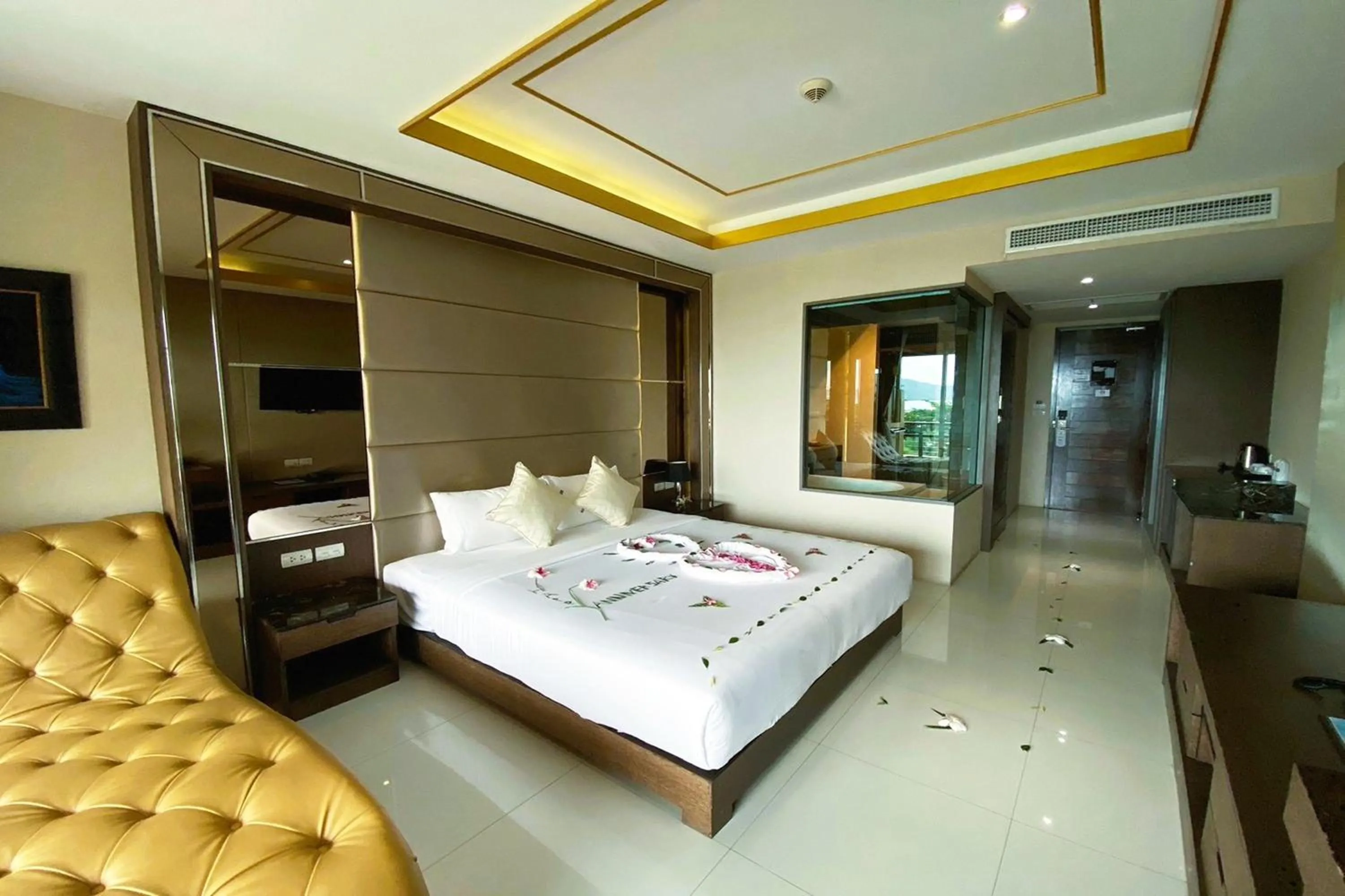 Bedroom, Bed in Aqua Resort Phuket - Near Beach and Chalong Pier