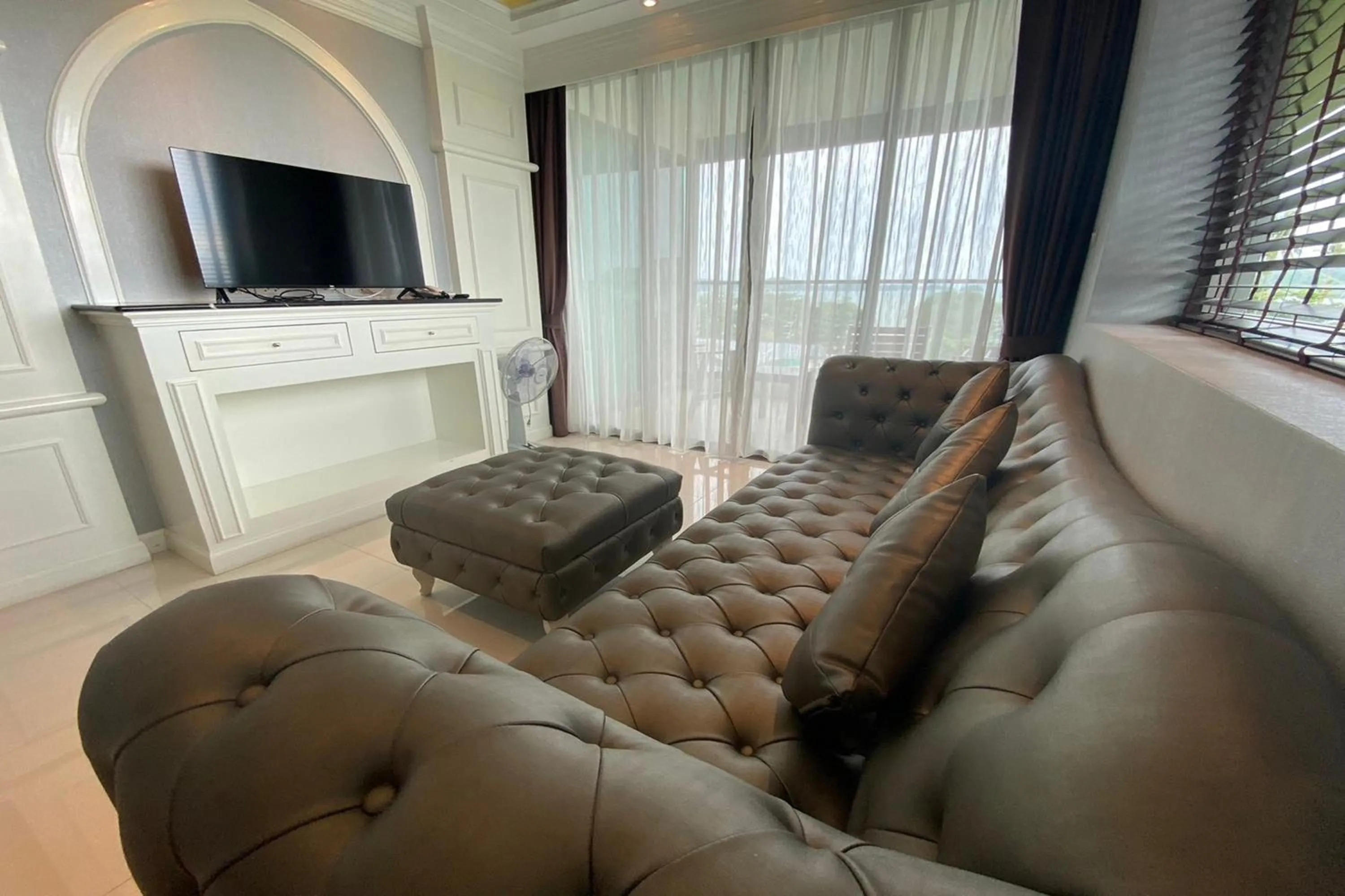 TV and multimedia in Aqua Resort Phuket - Near Beach and Chalong Pier