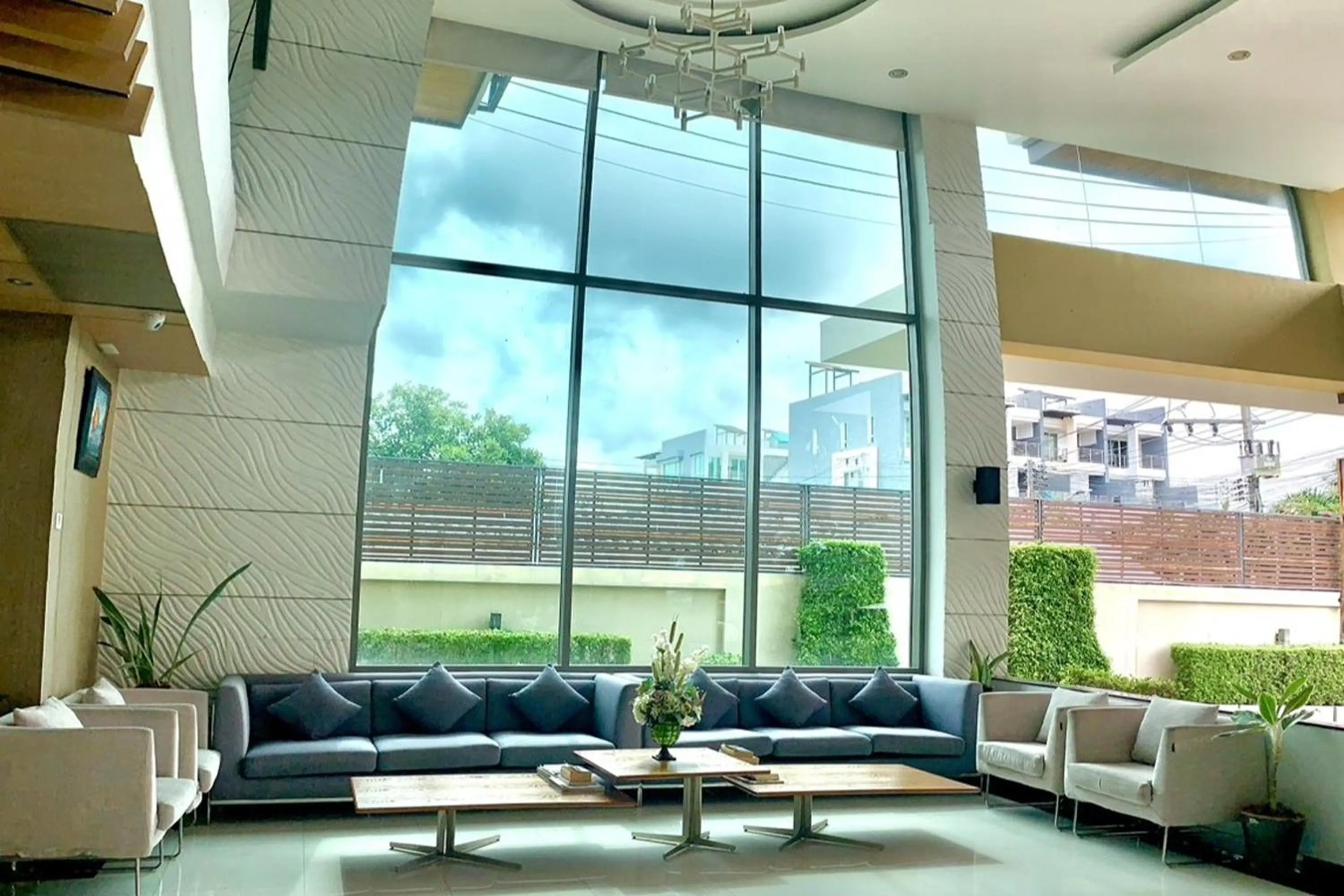 Seating area in Aqua Resort Phuket - Near Beach and Chalong Pier