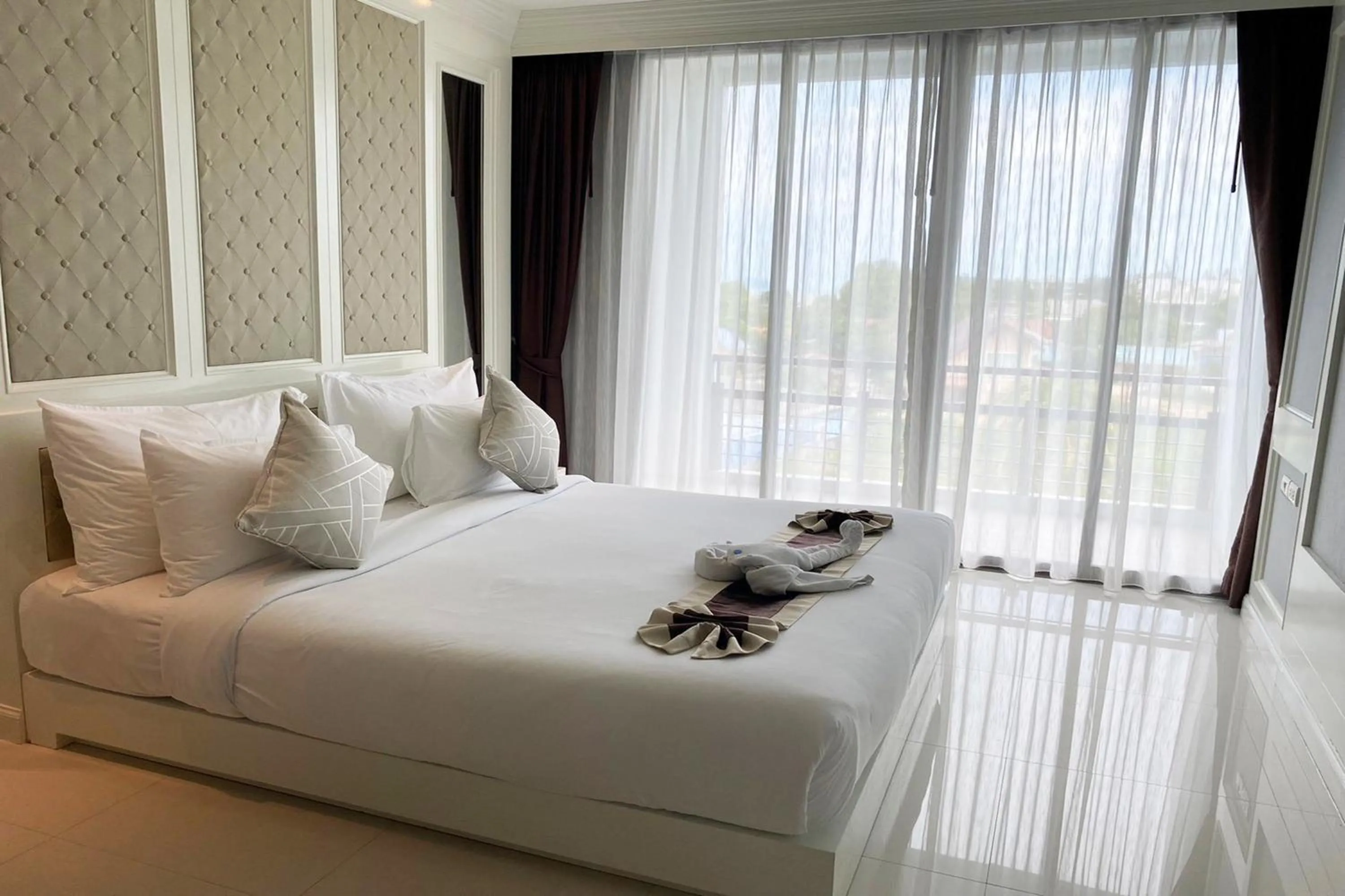 Bedroom, Bed in Aqua Resort Phuket - Near Beach and Chalong Pier