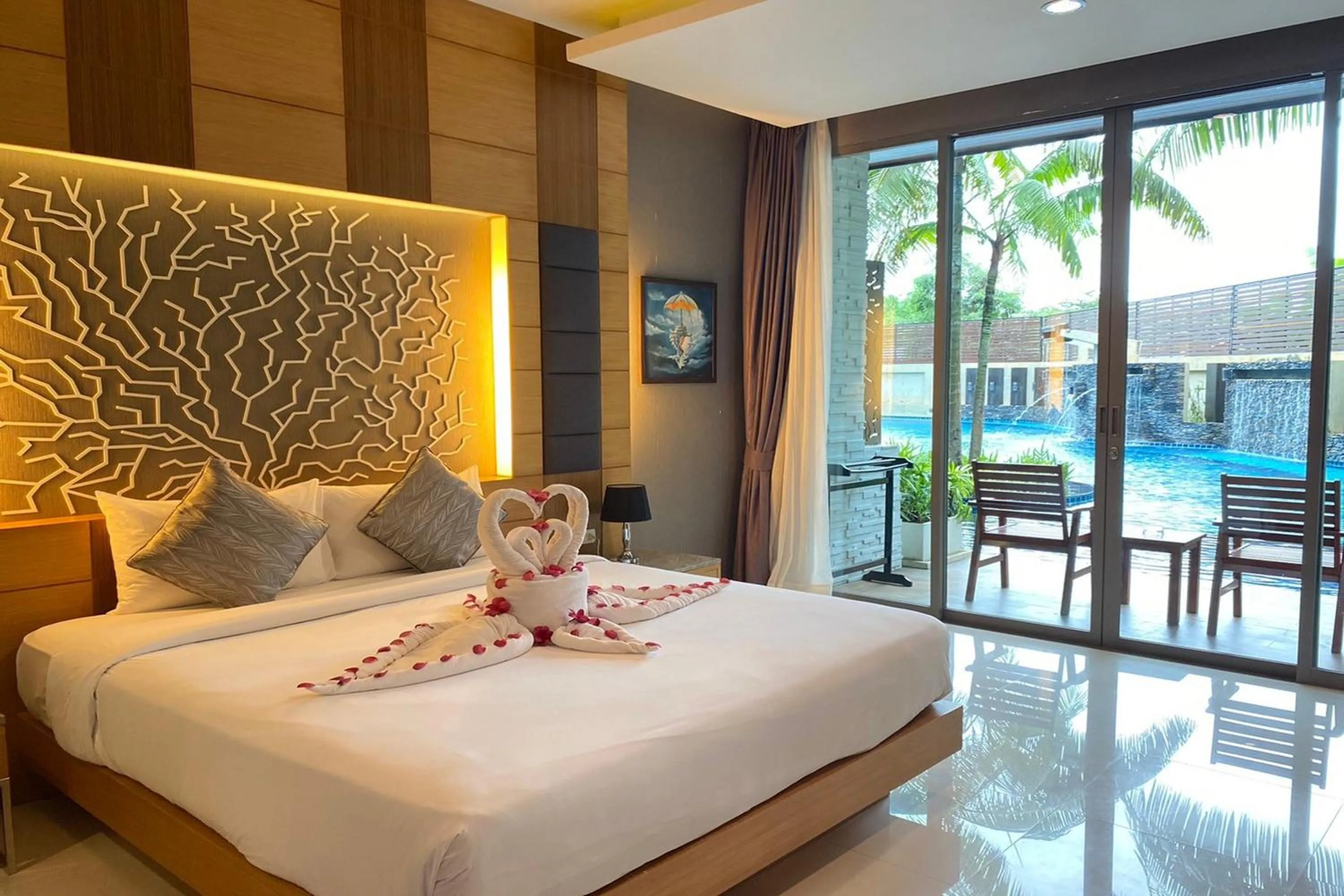 Bedroom, Bed in Aqua Resort Phuket - Near Beach and Chalong Pier