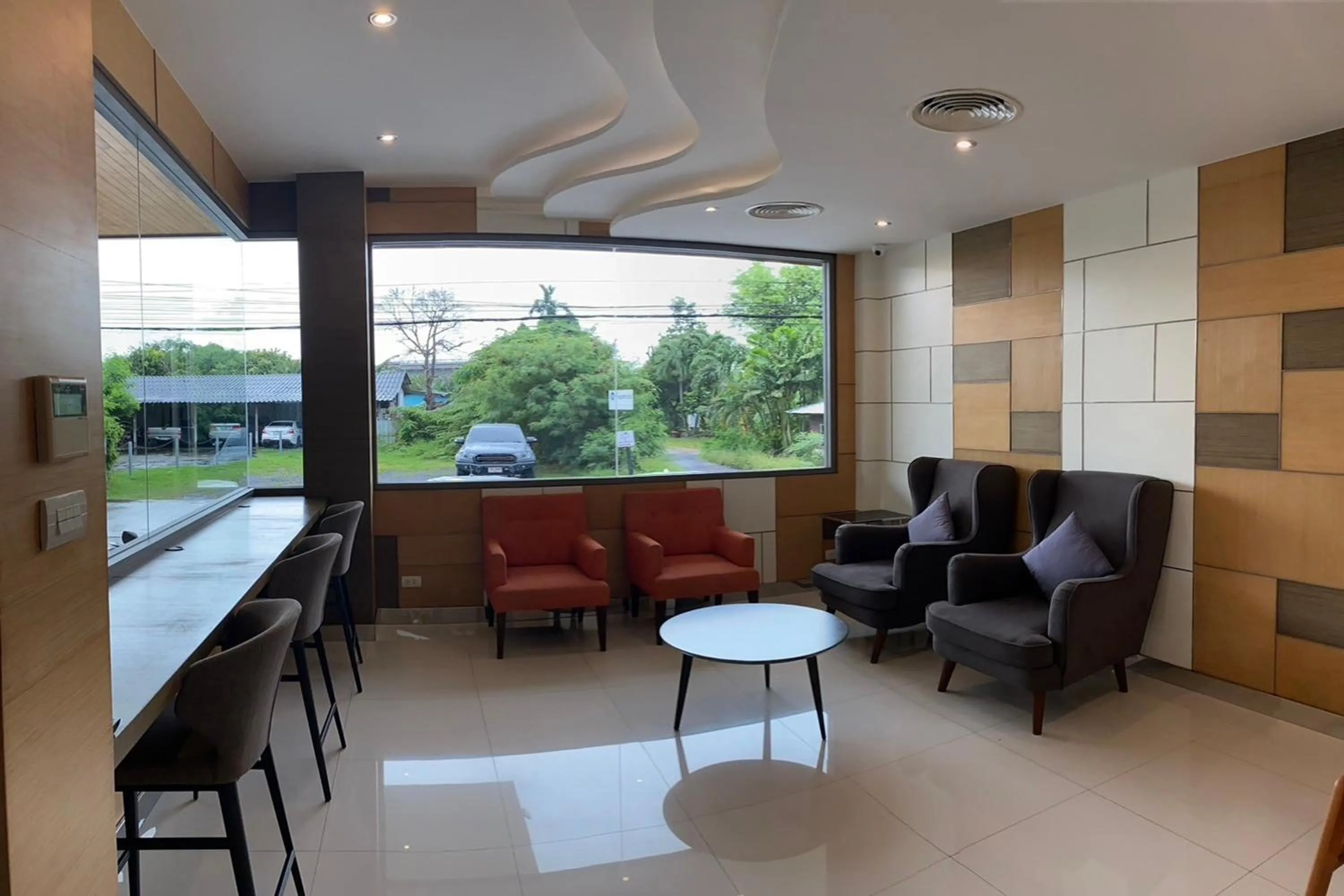 Seating area in Aqua Resort Phuket - Near Beach and Chalong Pier