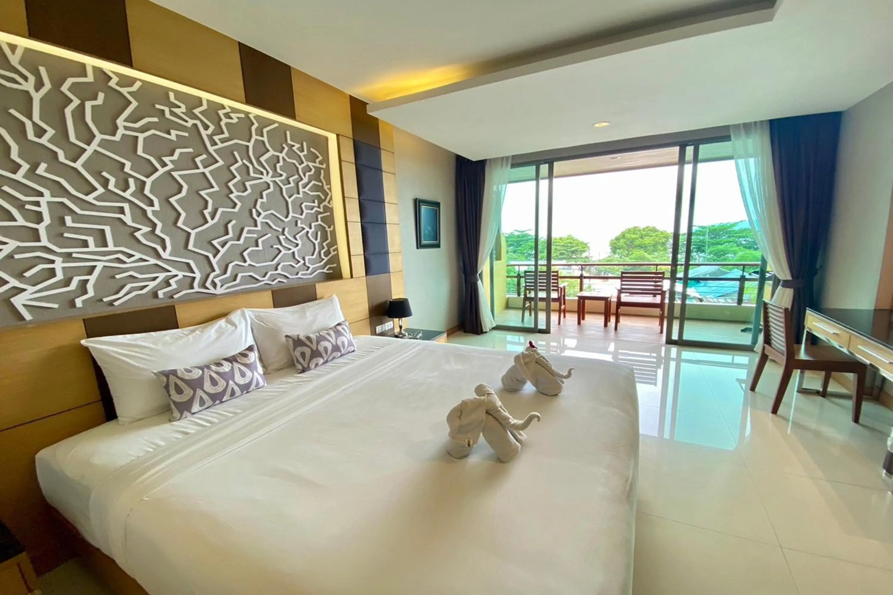 Bedroom, Bed in Aqua Resort Phuket - Near Beach and Chalong Pier
