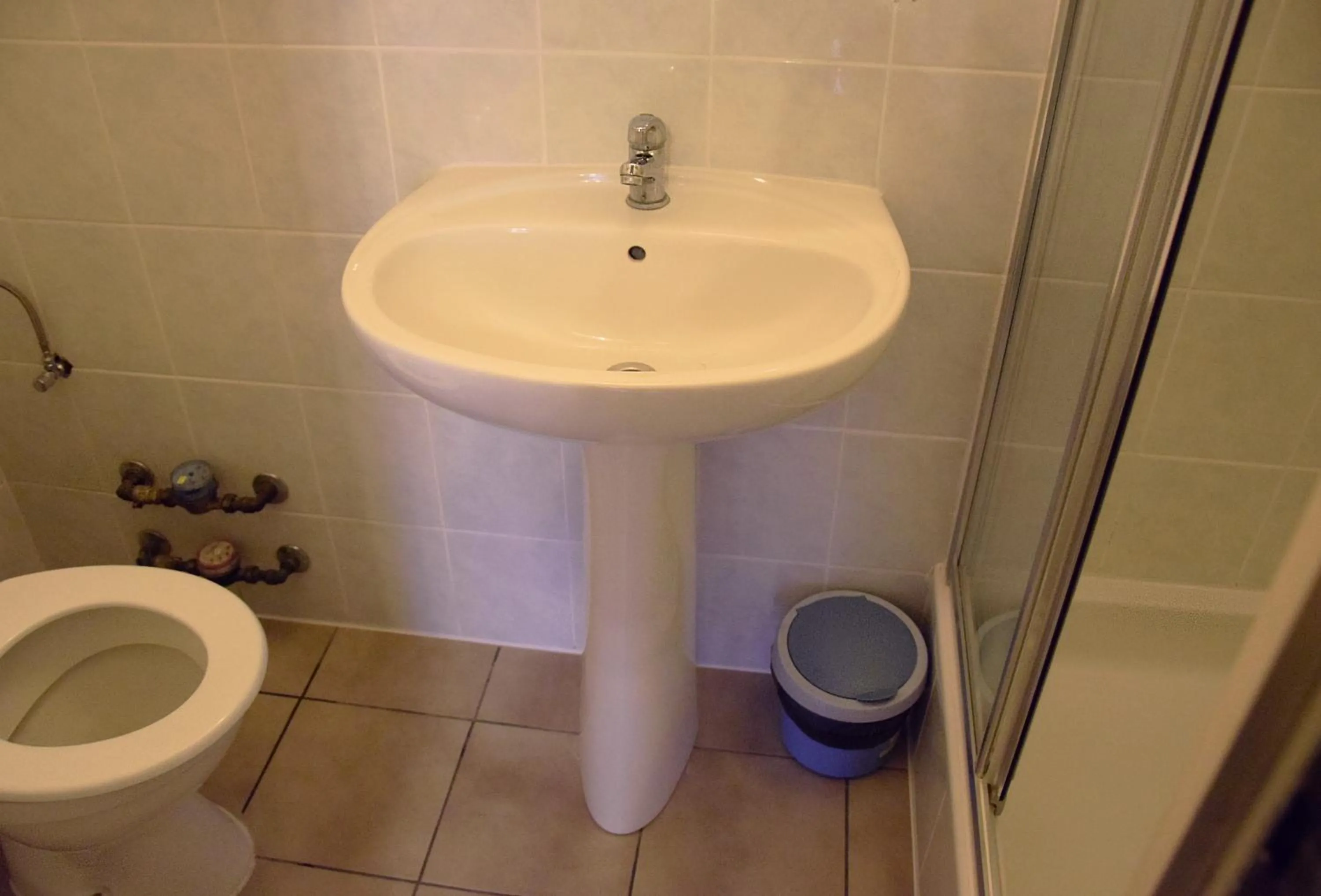 Shower in Condo Gardens Antwerp