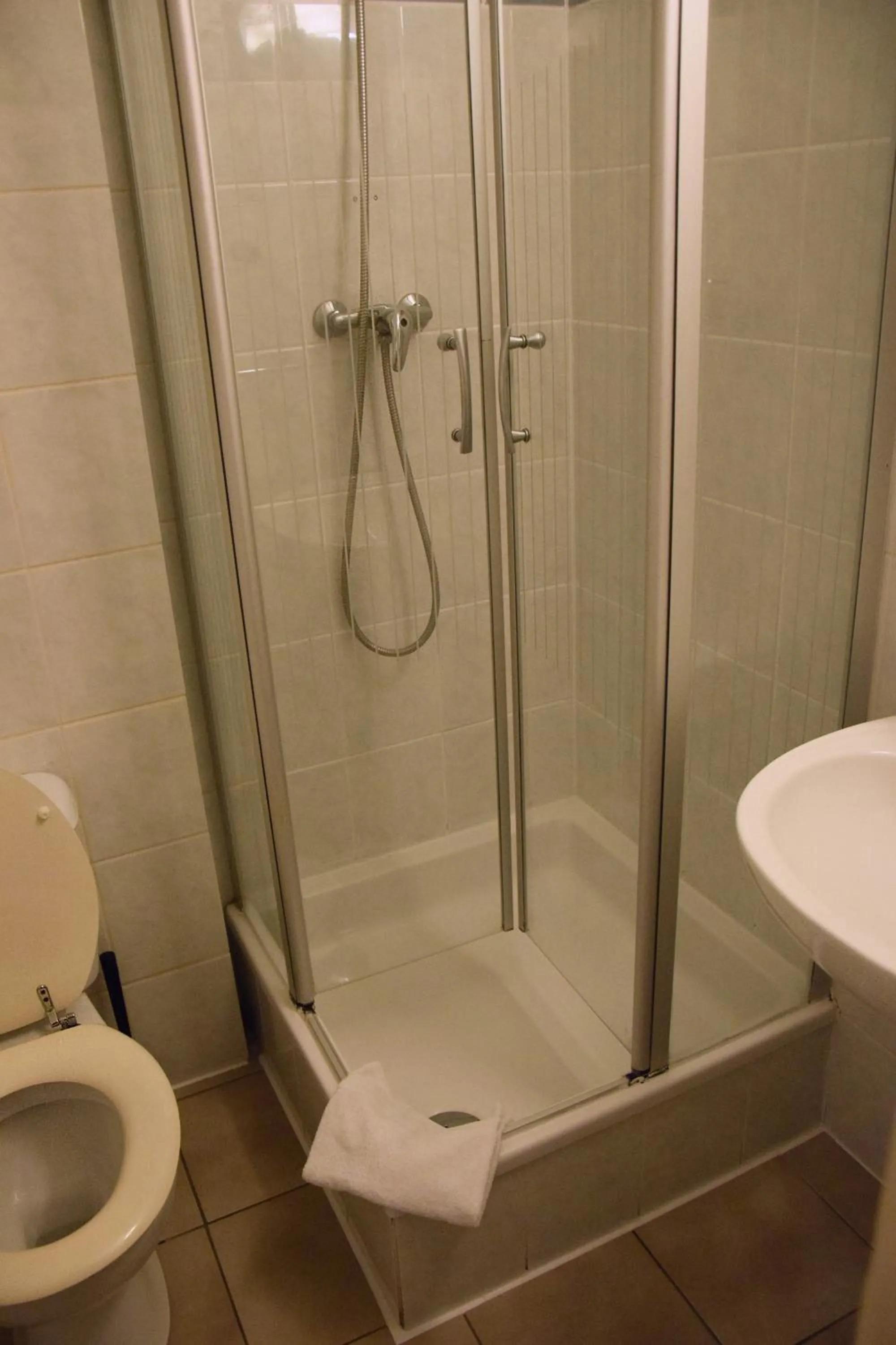 Shower in Condo Gardens Antwerp