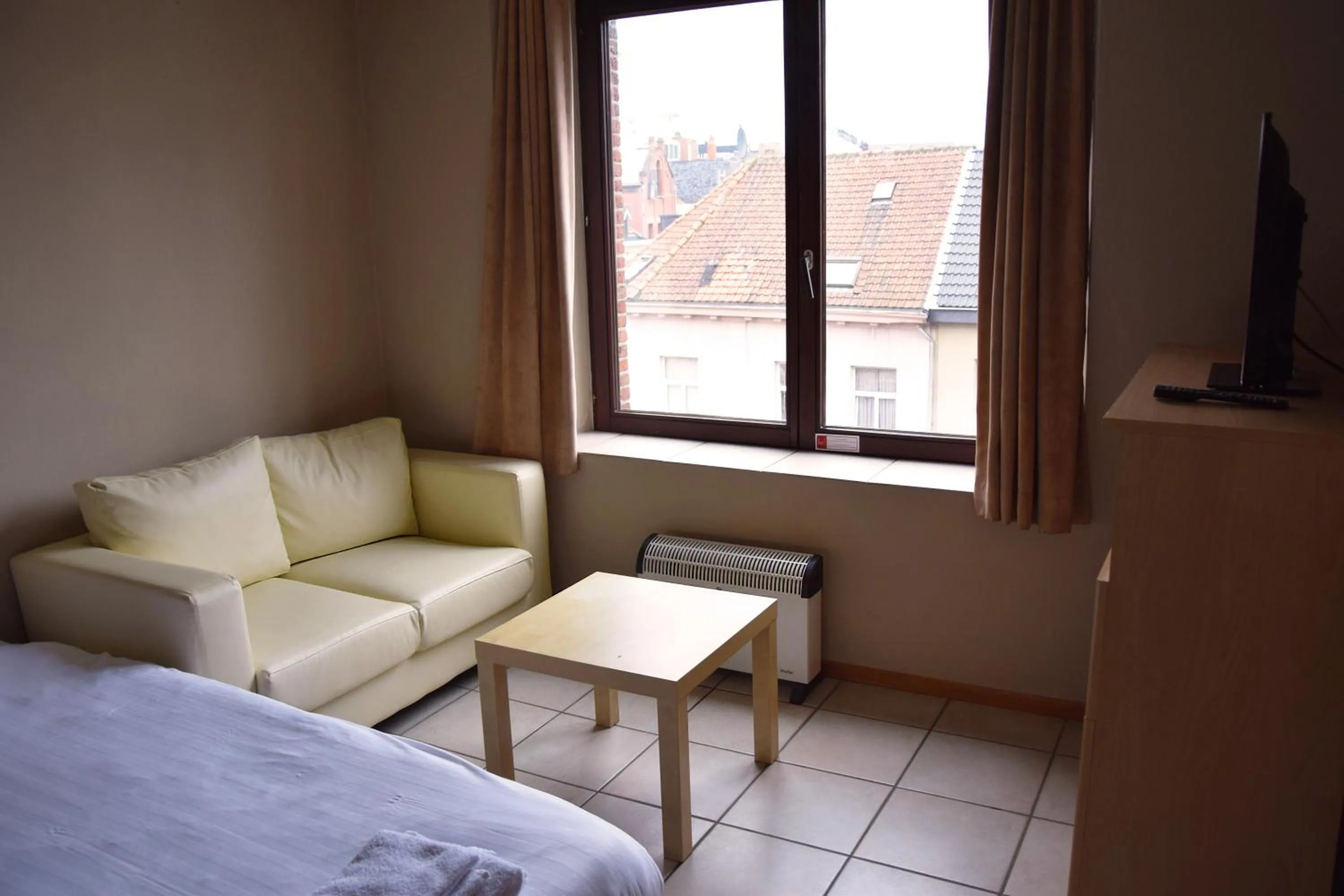 TV and multimedia, Bed in Condo Gardens Antwerp