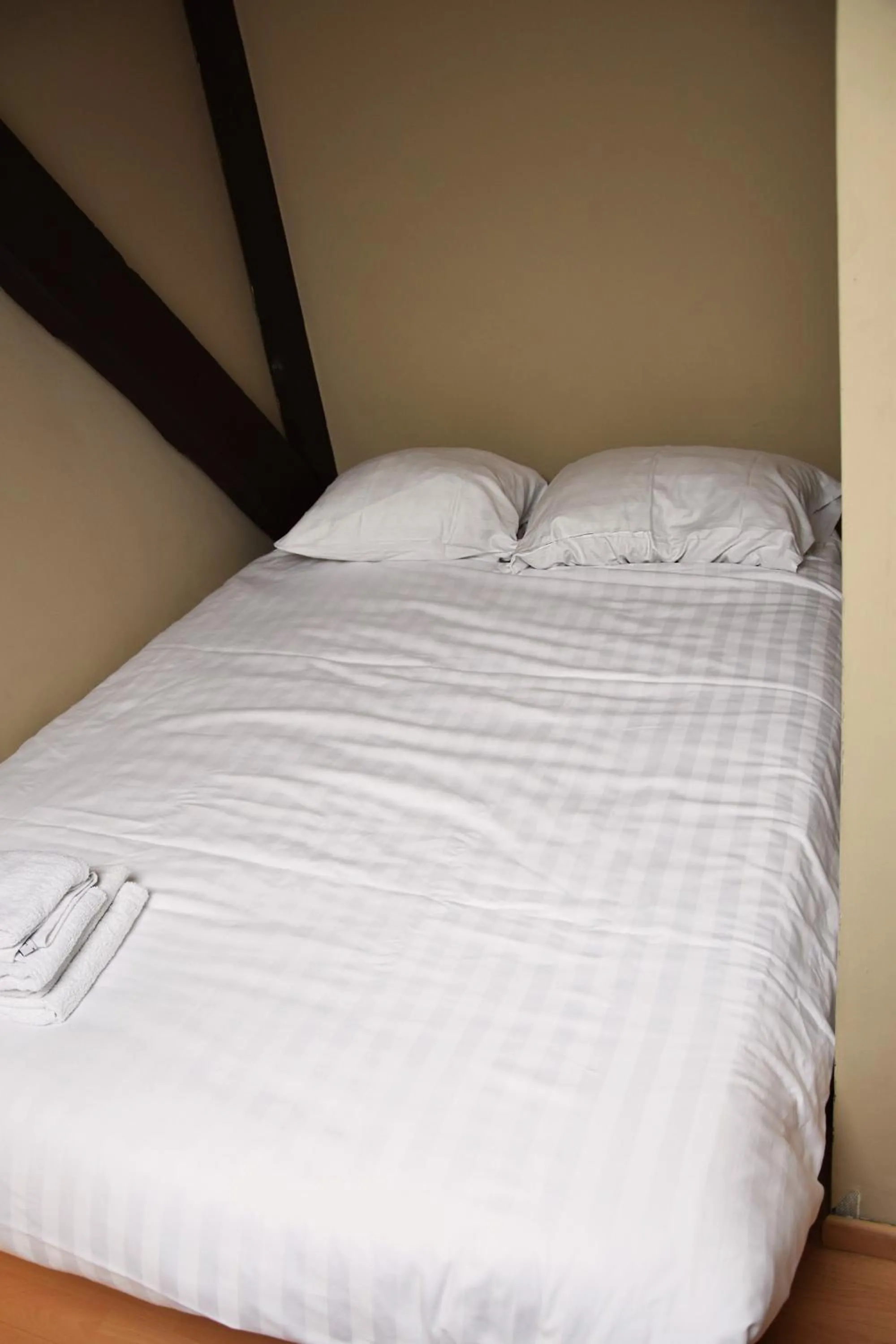 Bed in Condo Gardens Antwerp