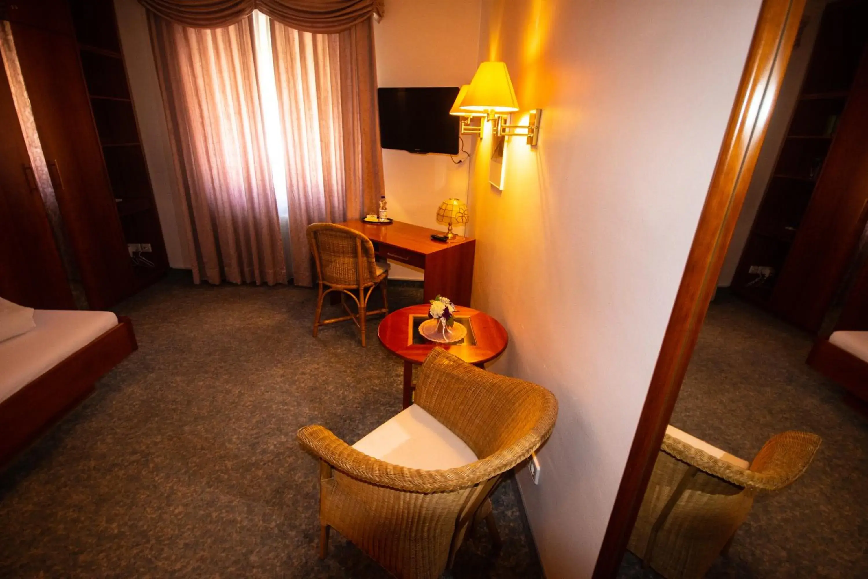 Single Room with Shower - single occupancy in Kaiserstühler-Hof Single Room with Shower - single occupancy in Kaiserstühler-Hof