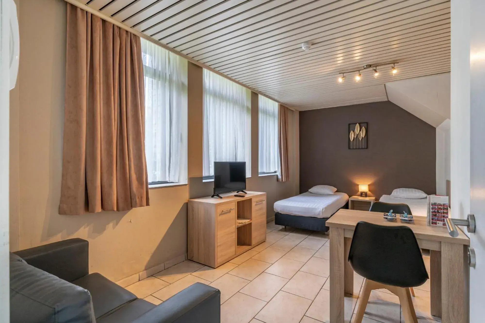 Bed in Condo Gardens Brussels Bed in Condo Gardens Brussels