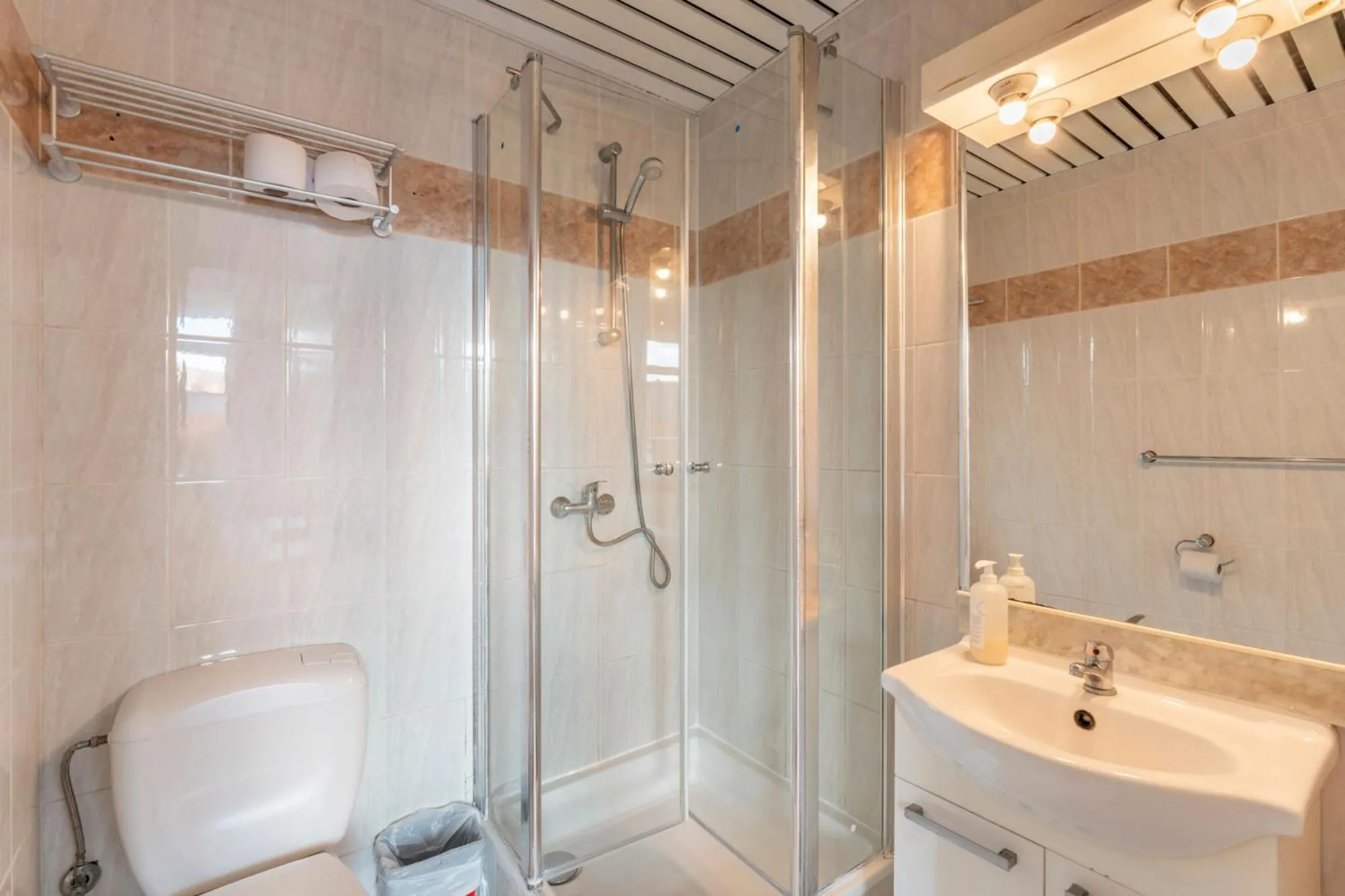 Shower in Condo Gardens Brussels