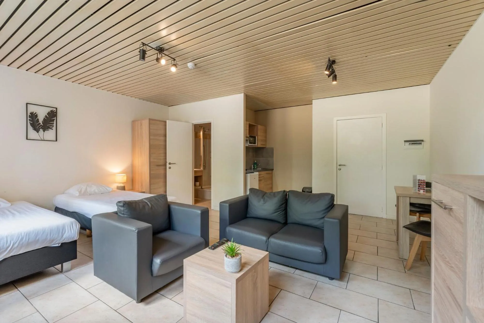 Bed in Condo Gardens Brussels