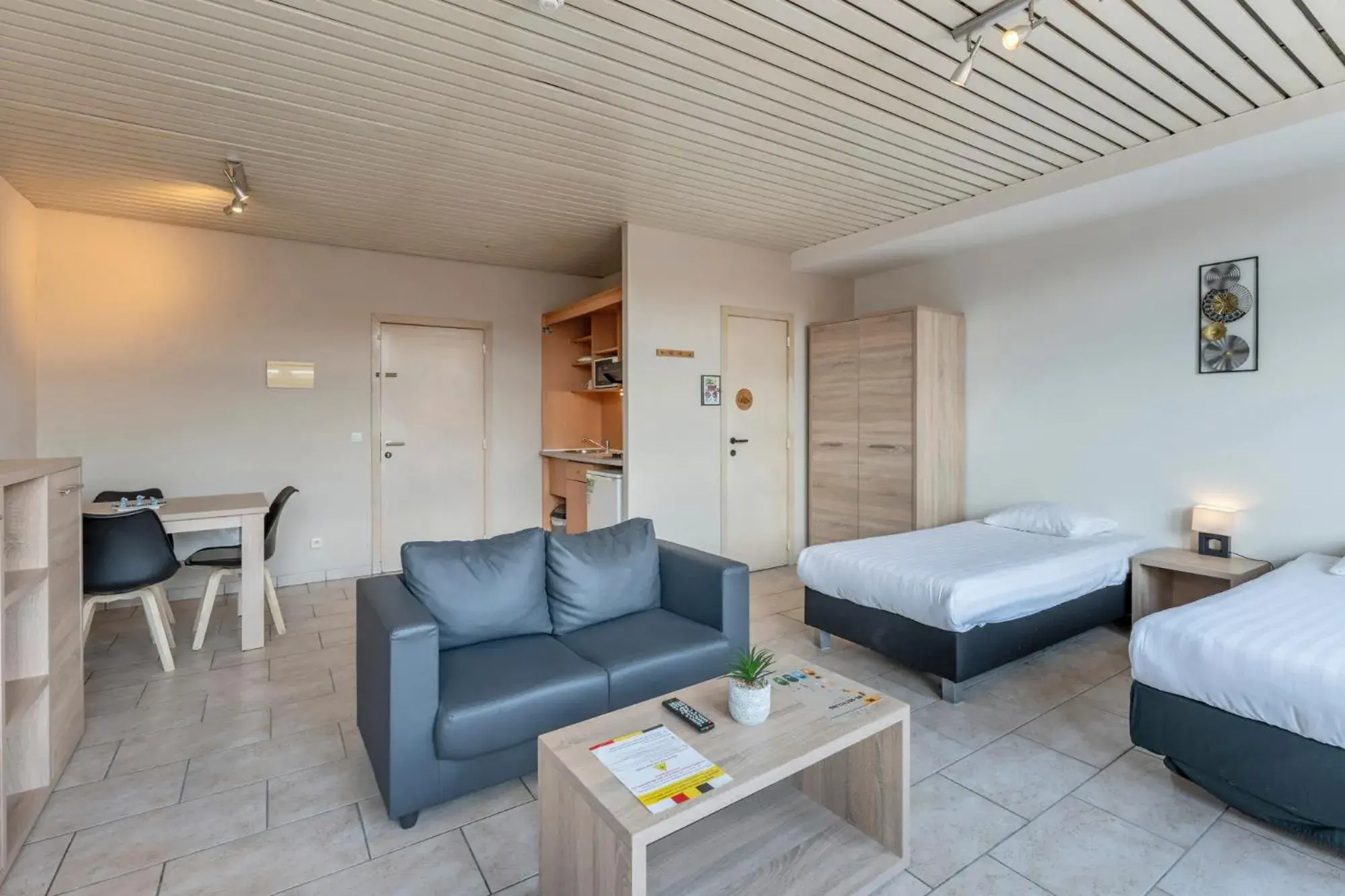 Bed in Condo Gardens Brussels Bed in Condo Gardens Brussels